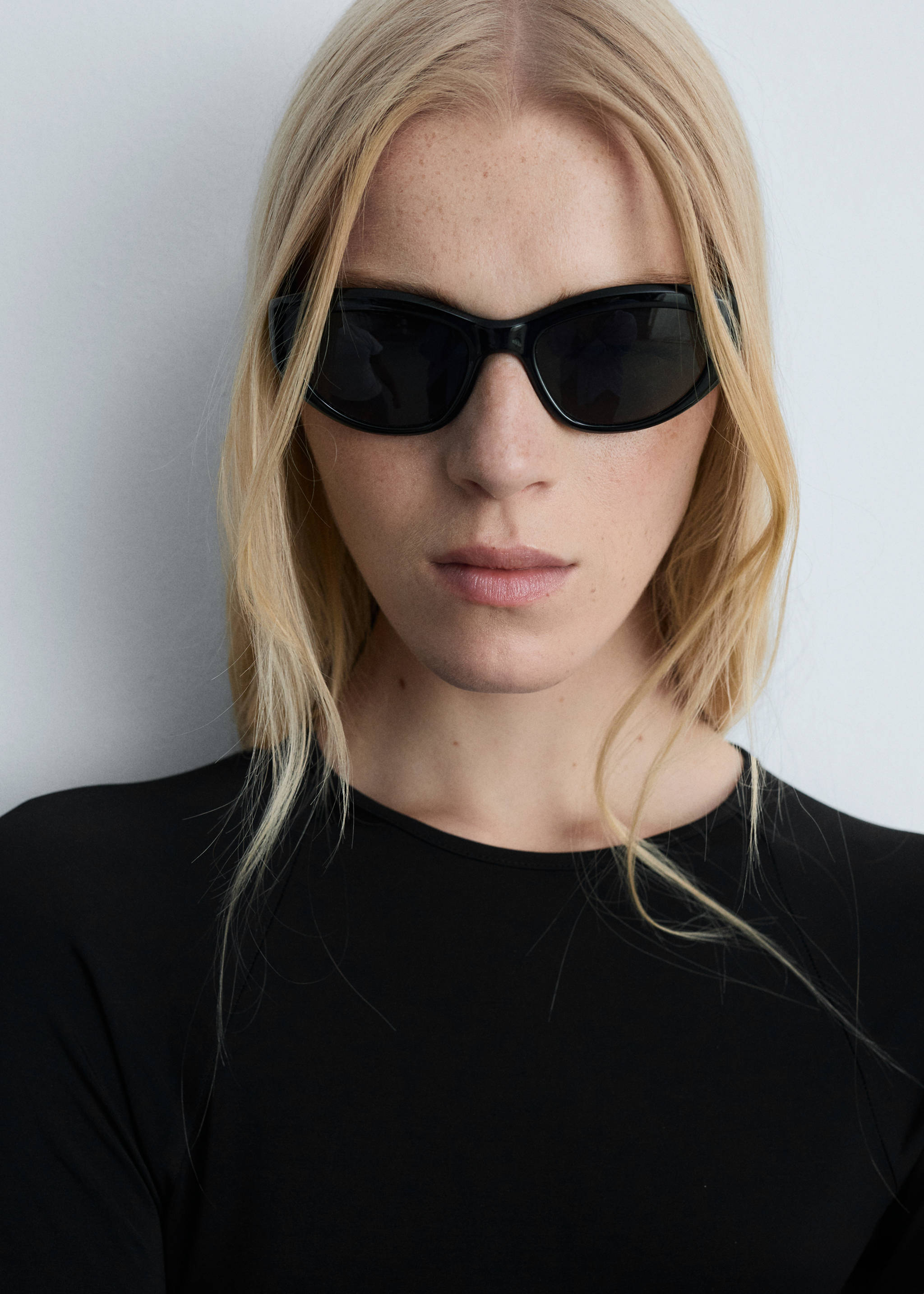 Long dress with open back - Details of the article 1