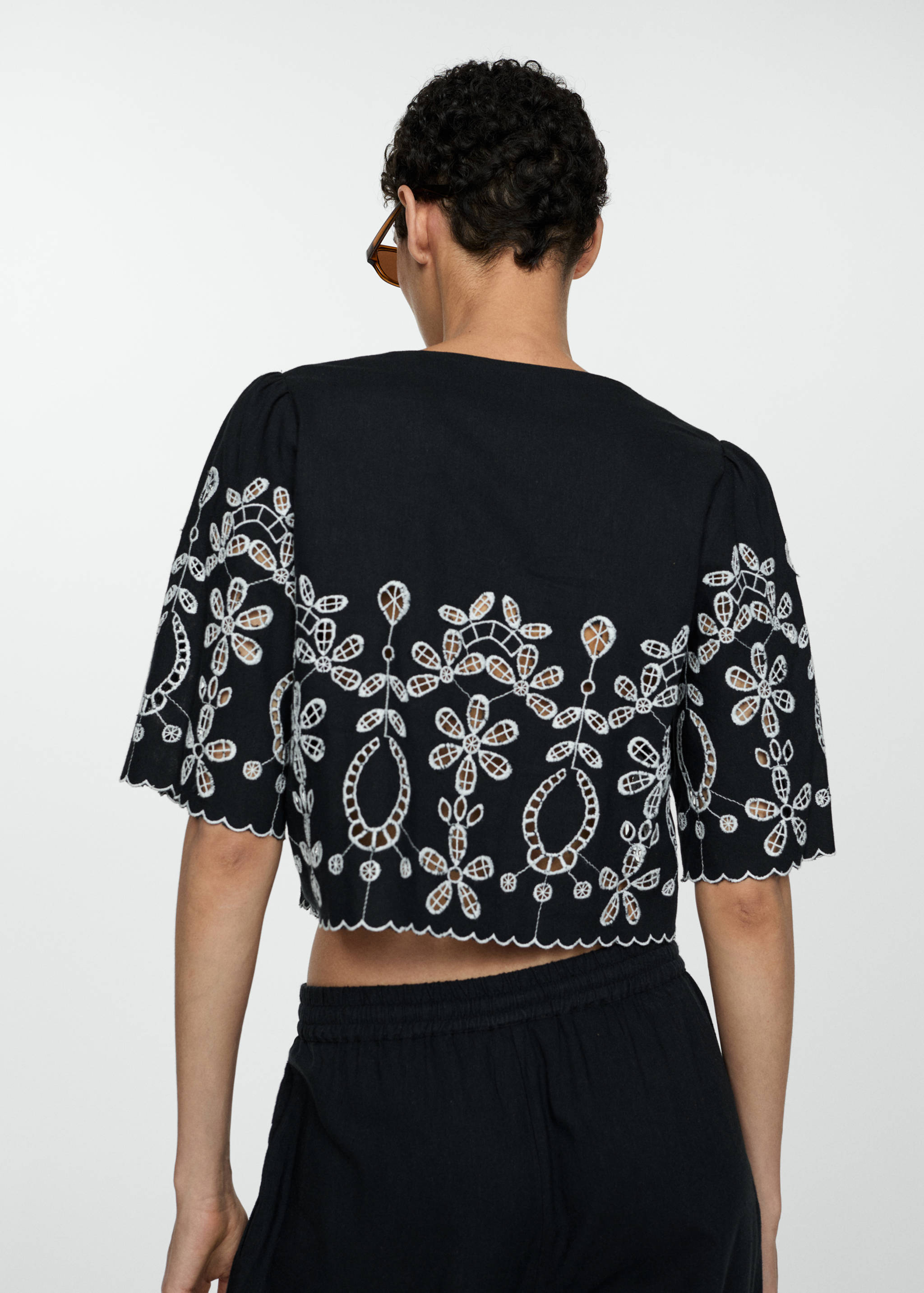 Embroidered crop top - Reverse of the article