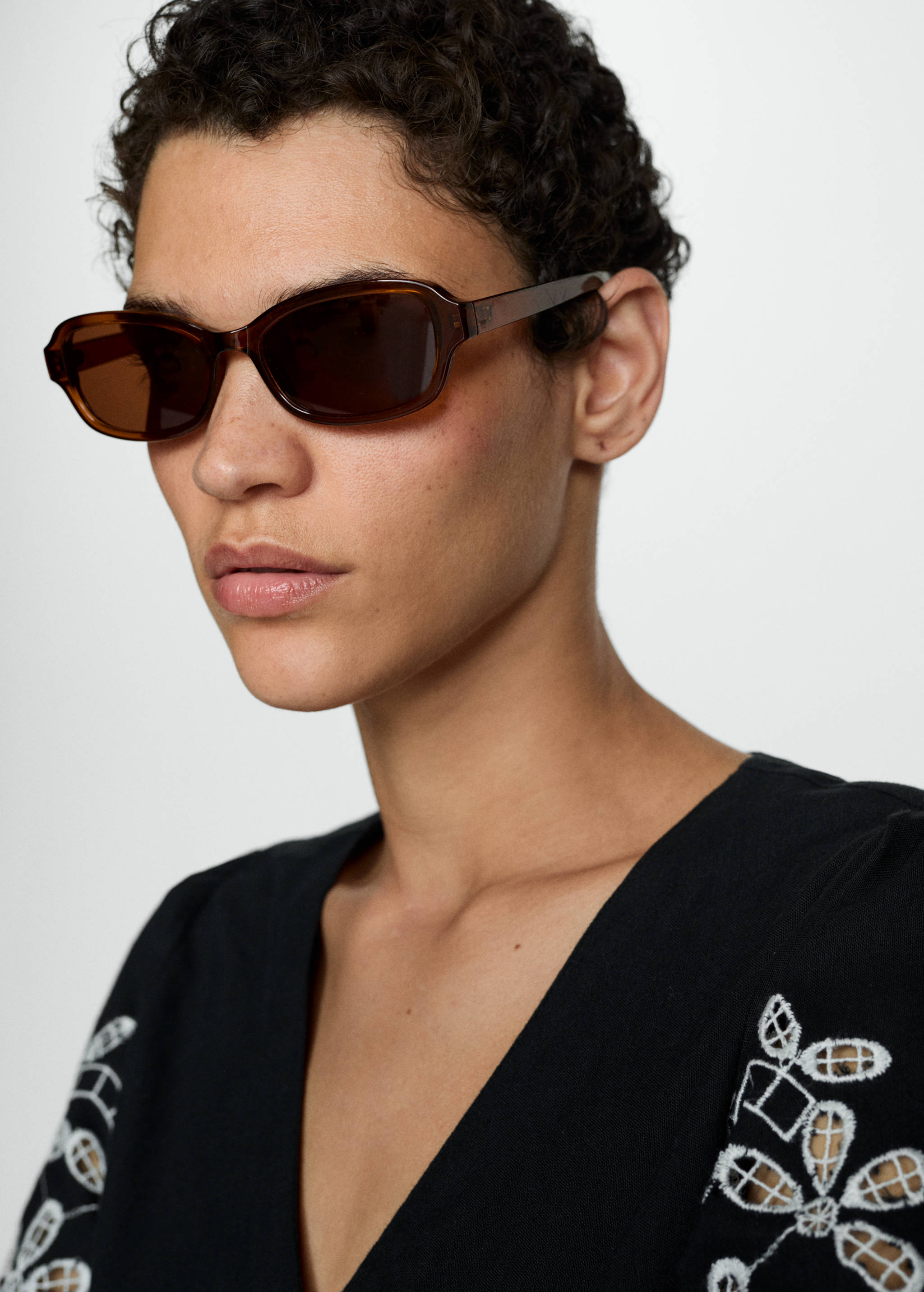 Embroidered crop top - Details of the article 1