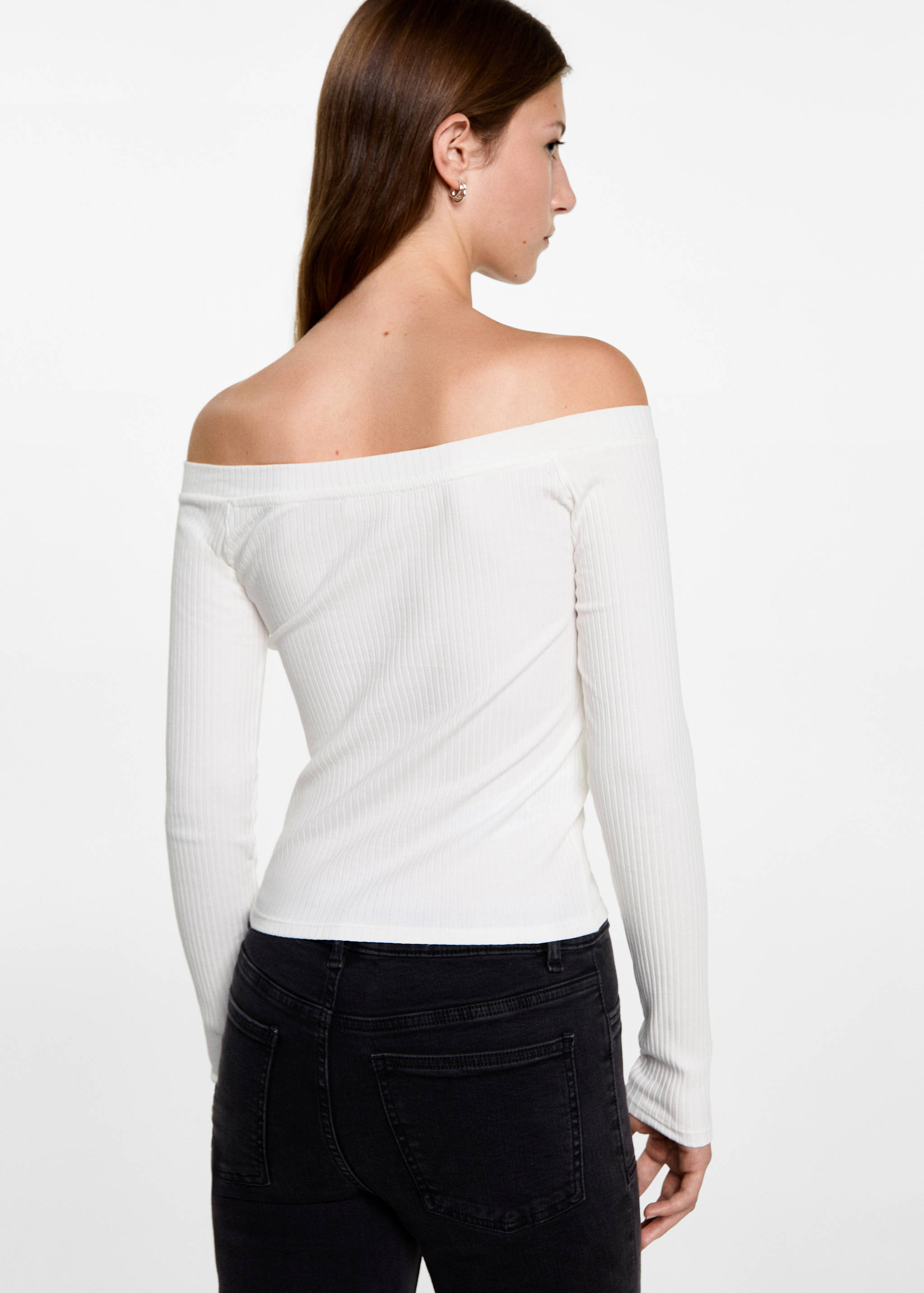Off shoulders T-shirt - Reverse of the article