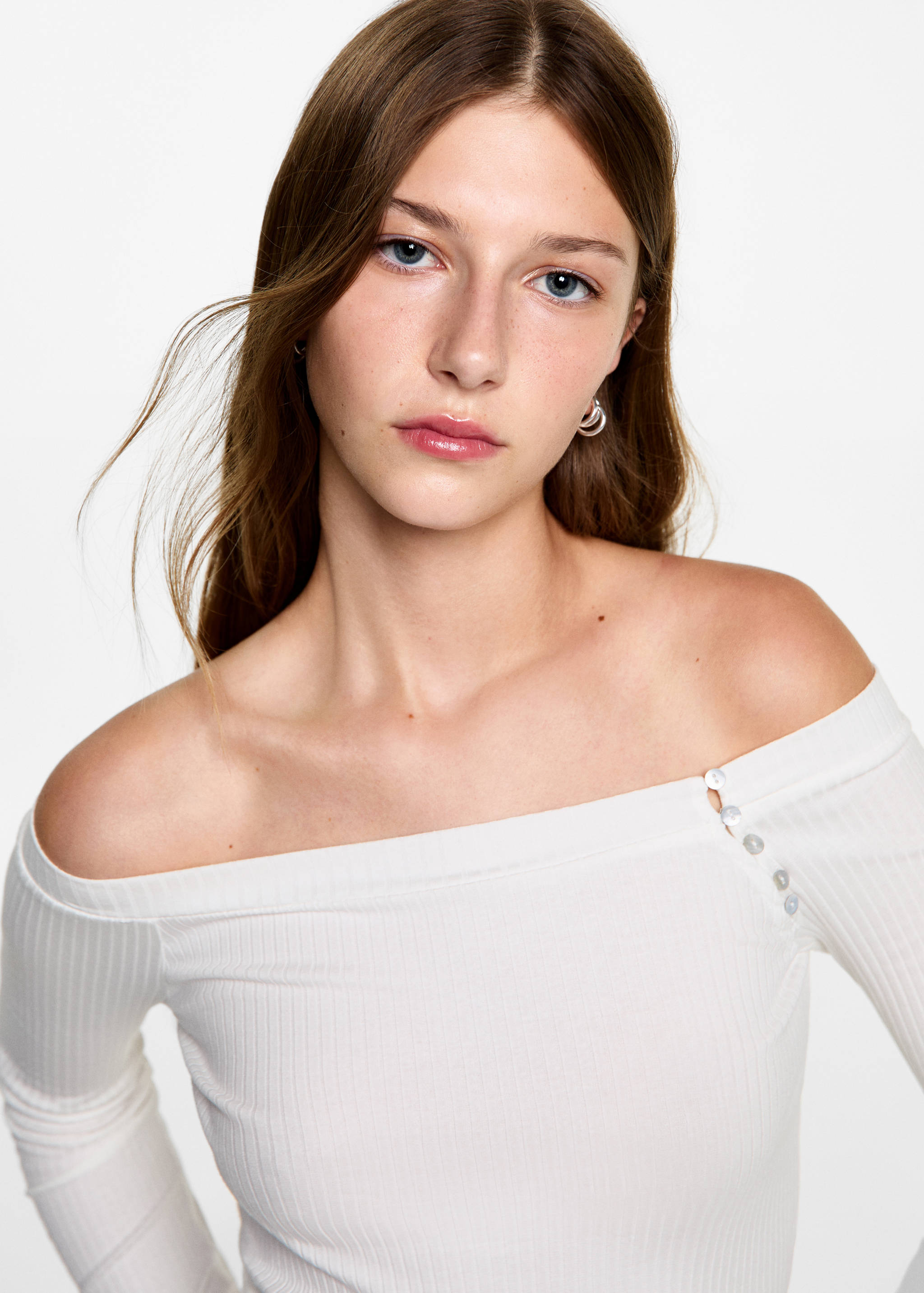 Off shoulders T-shirt - Details of the article 1