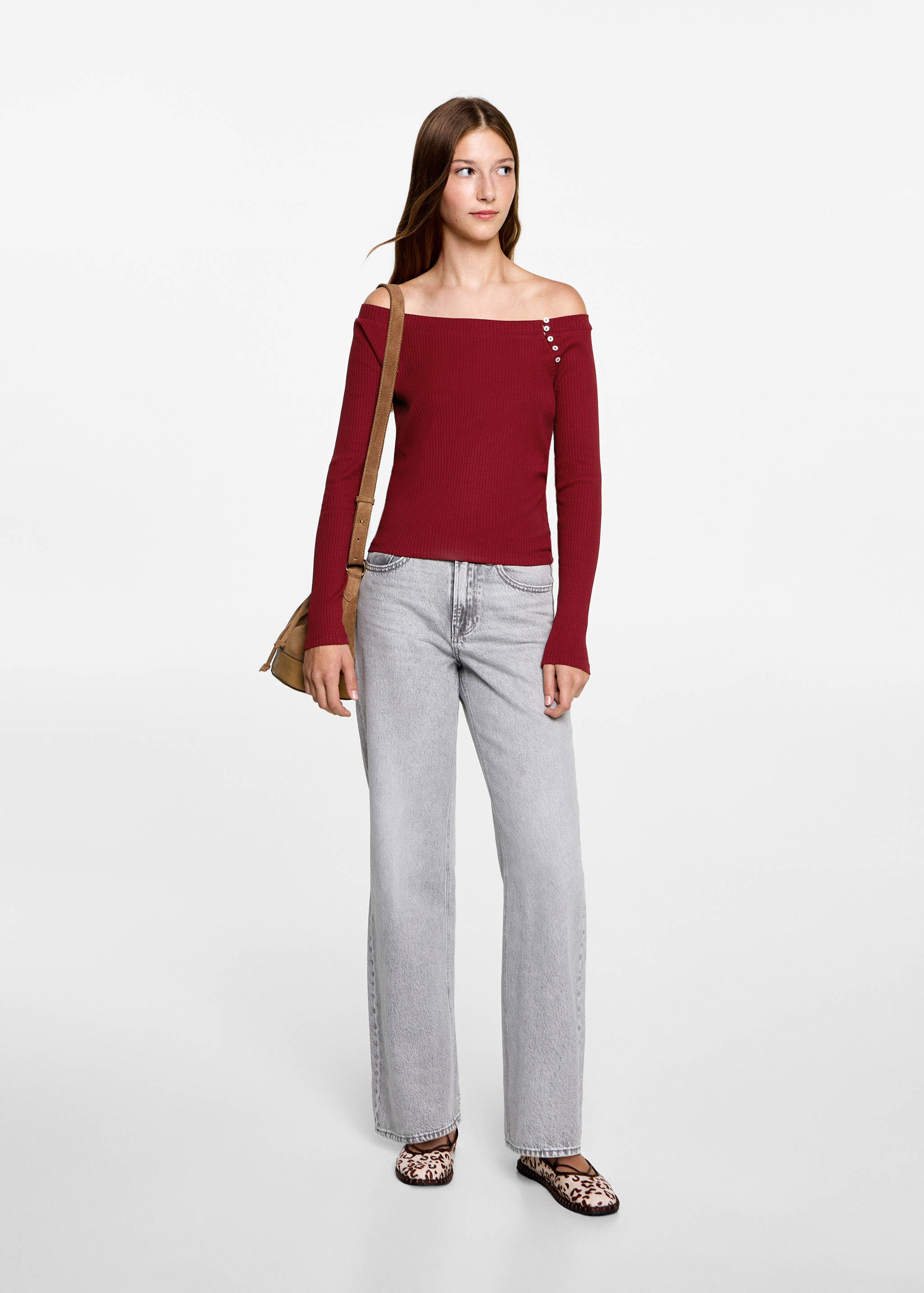 Off shoulders T-shirt - General plane