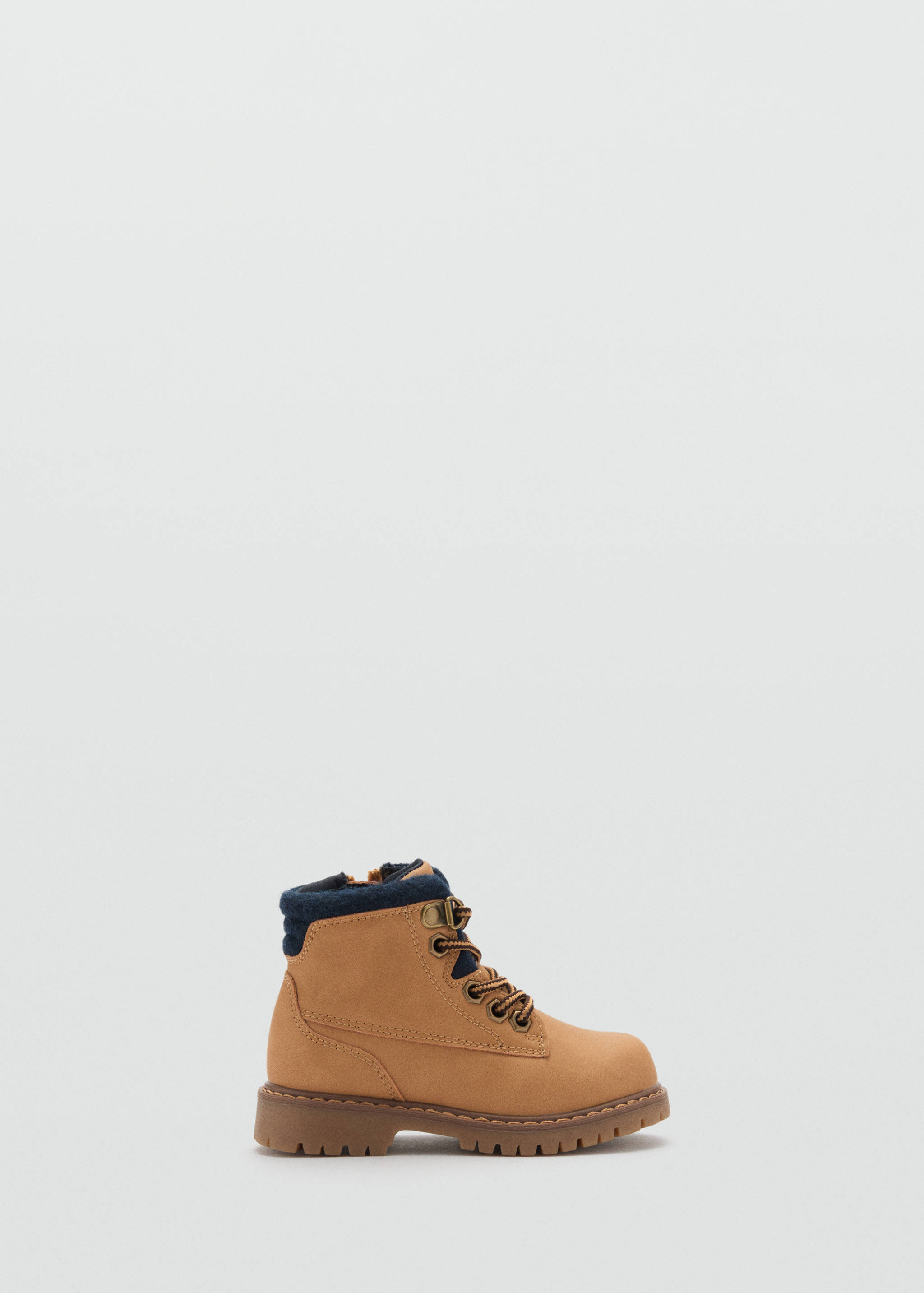 Lace-up mountain boots - Article without model