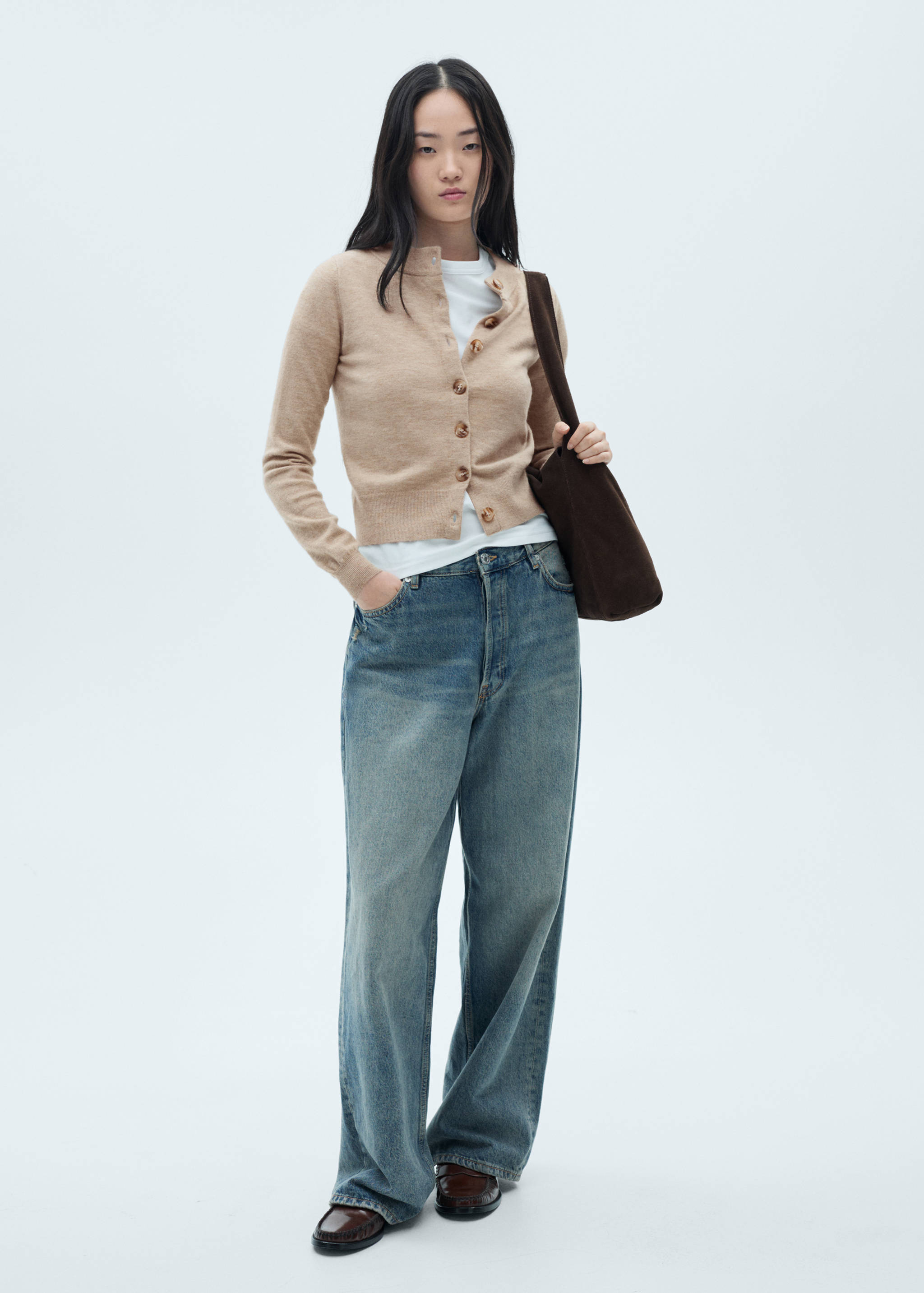 Round-neck buttoned cardigan - General plane