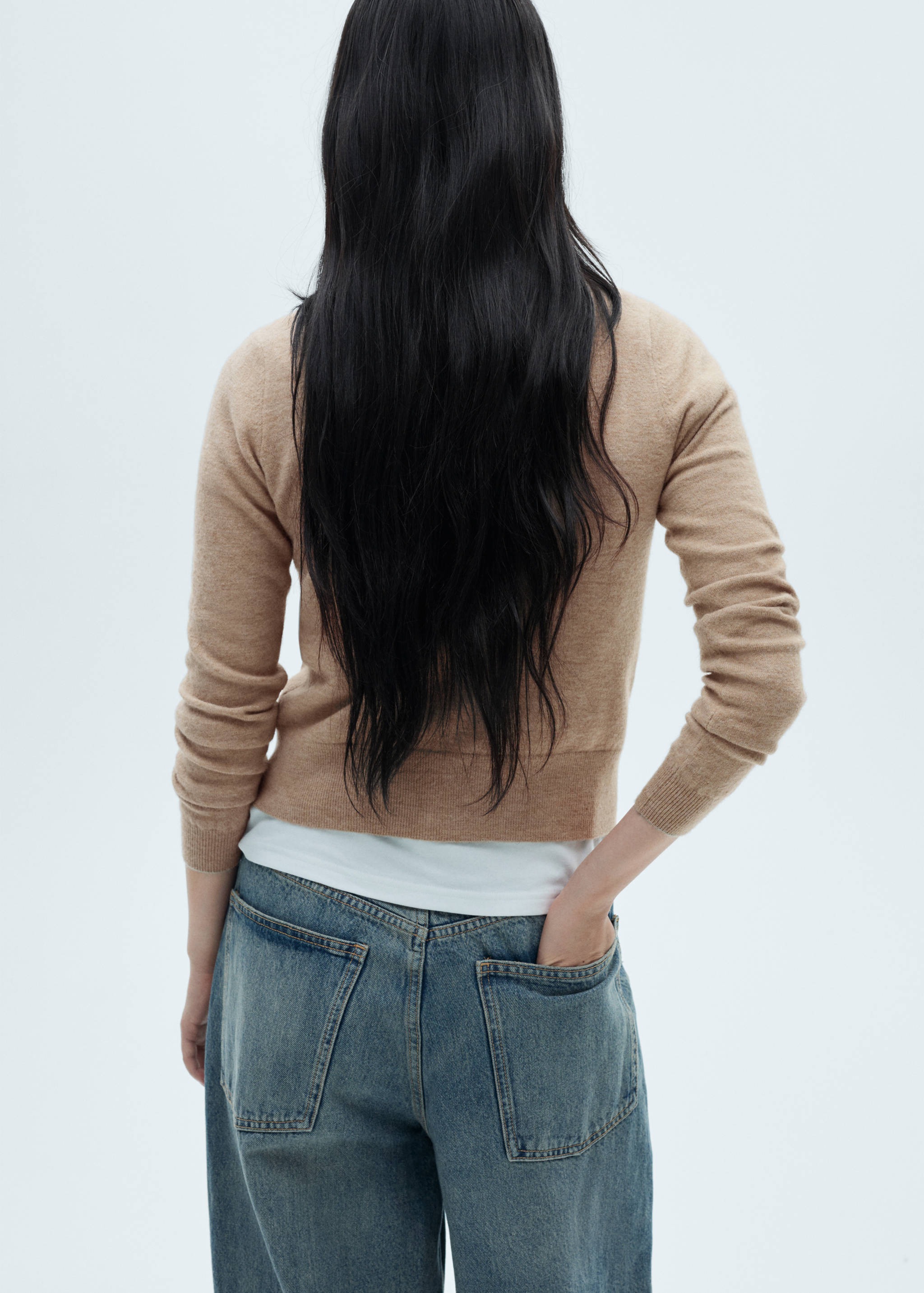 Round-neck buttoned cardigan - Reverse of the article