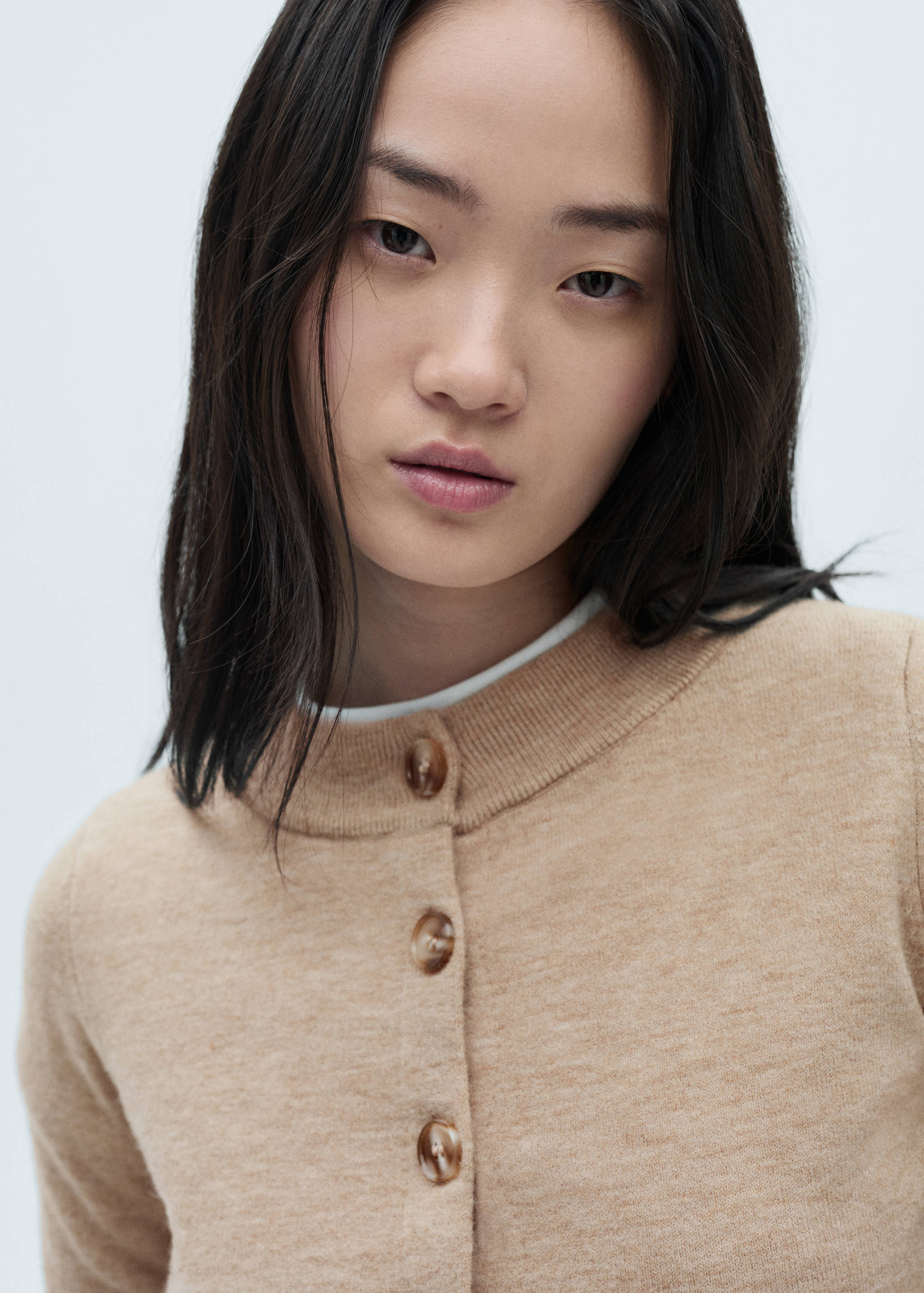 Round-neck buttoned cardigan - Details of the article 1