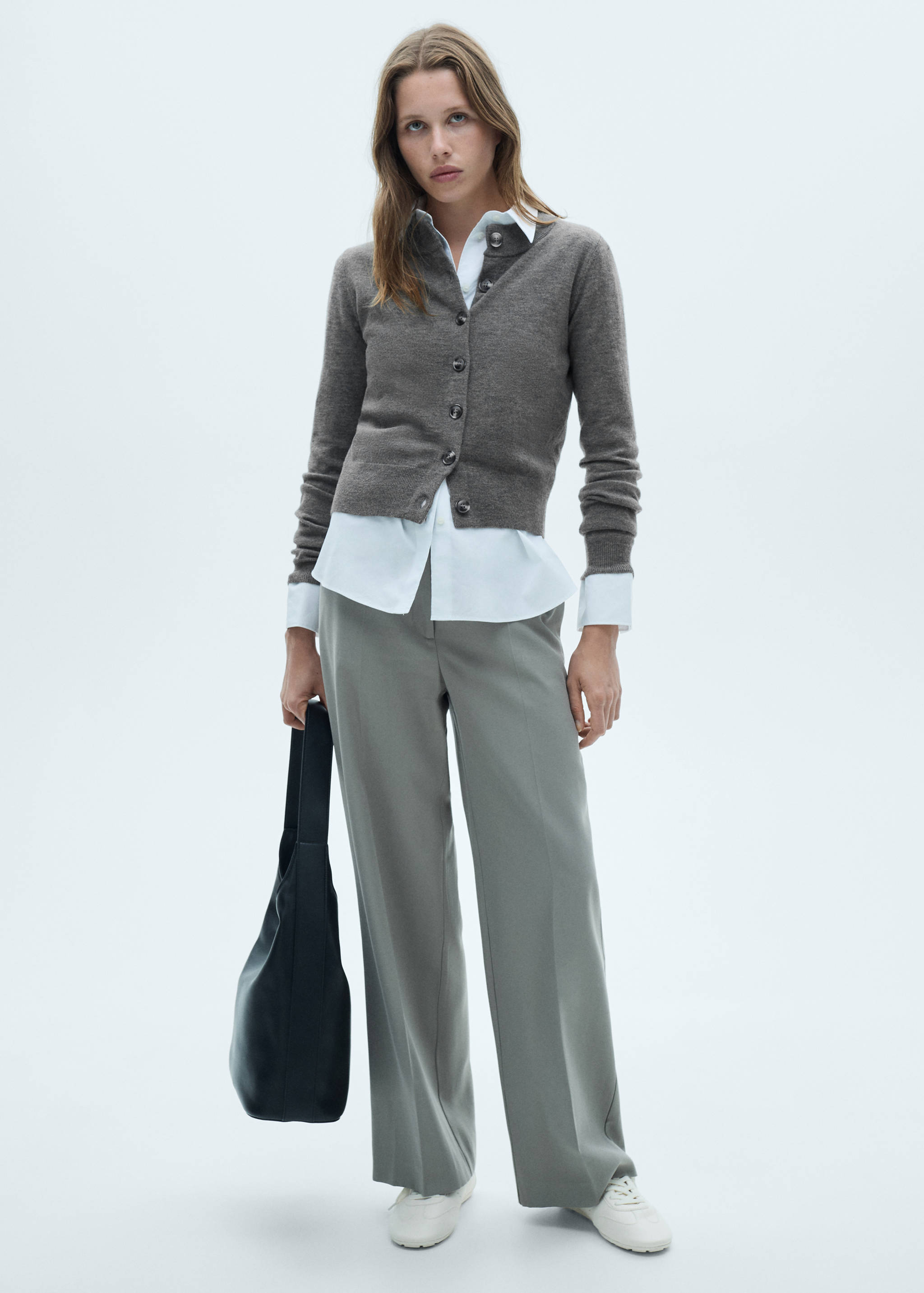 Round-neck buttoned cardigan - General plane