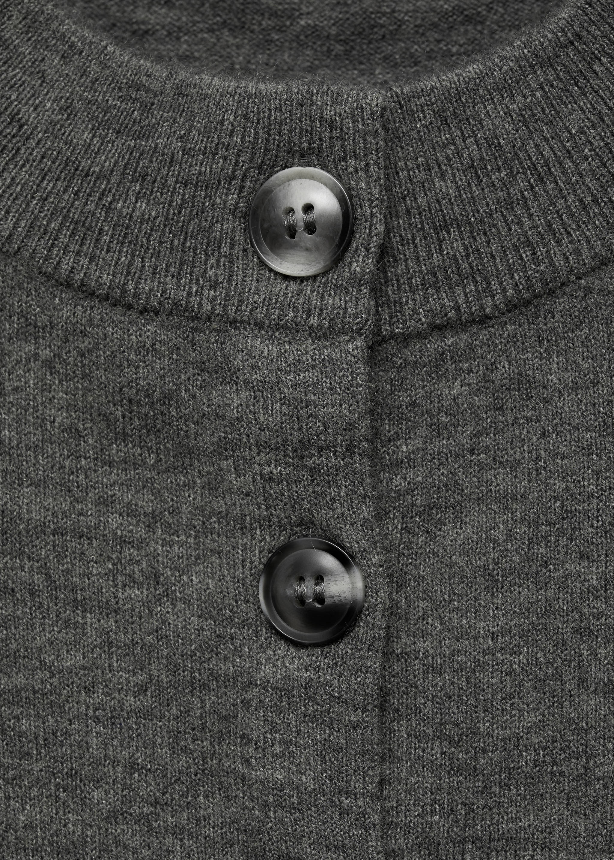 Round-neck buttoned cardigan - Details of the article 8
