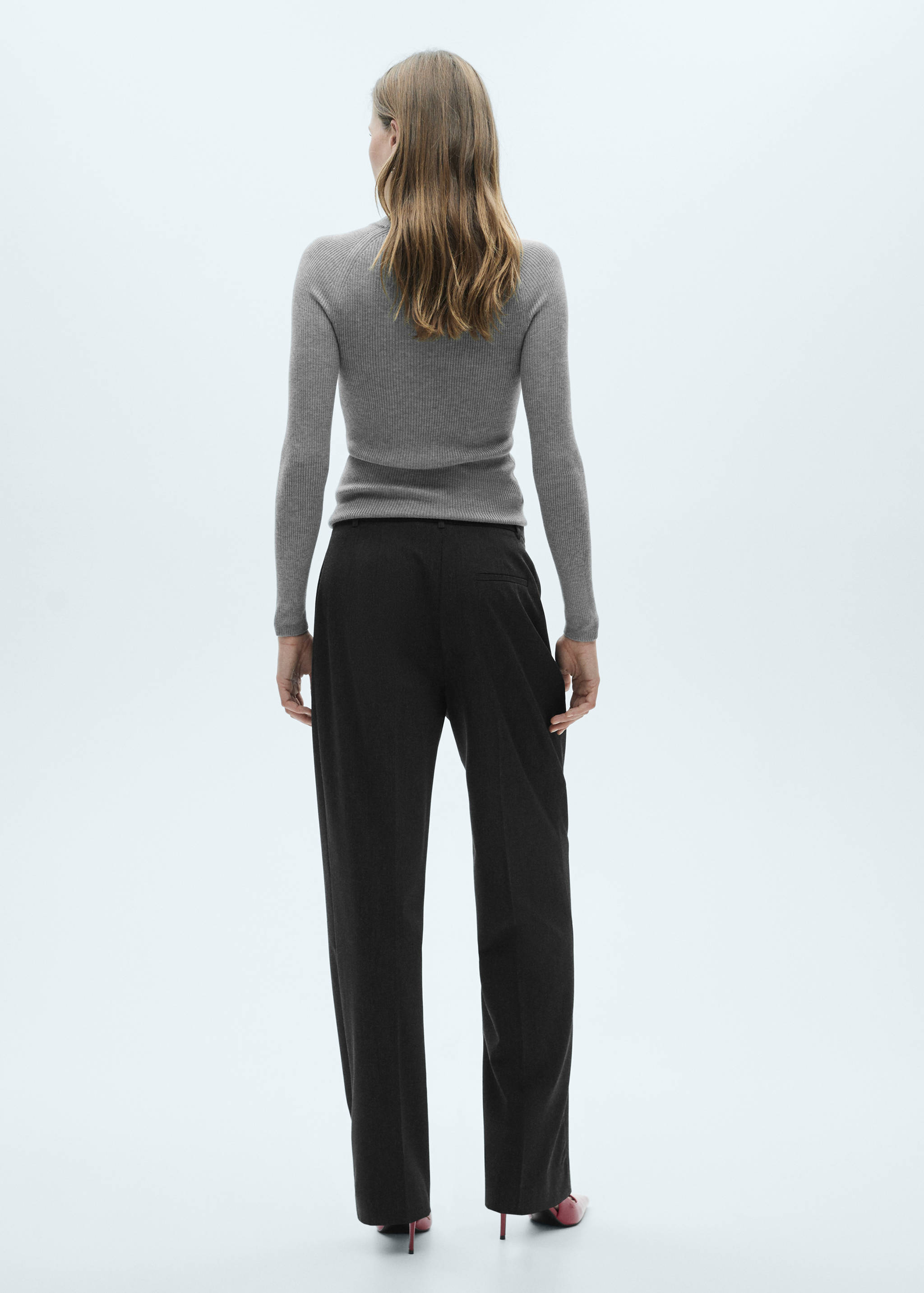 Fine ribbed-knit sweater - Reverse of the article