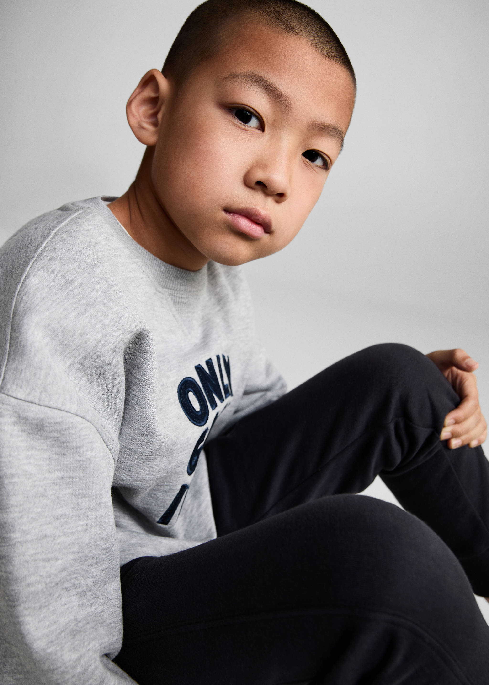 Cotton jogger trousers with pockets - Details of the article 1