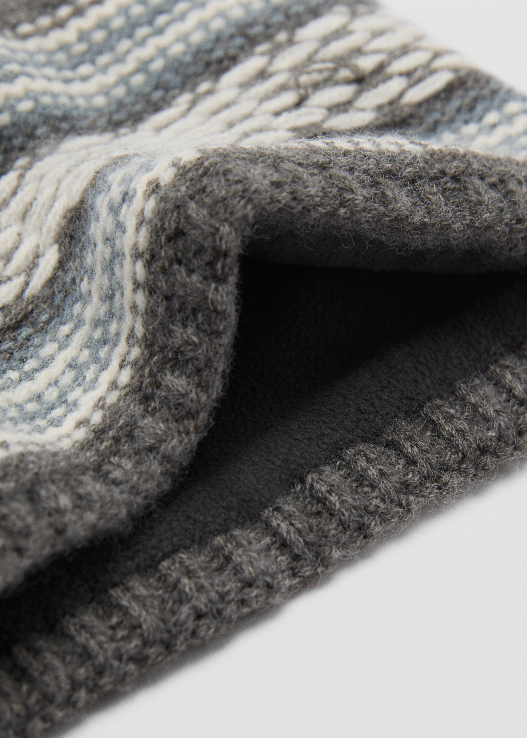 Bicolour knit scarf - Details of the article 1