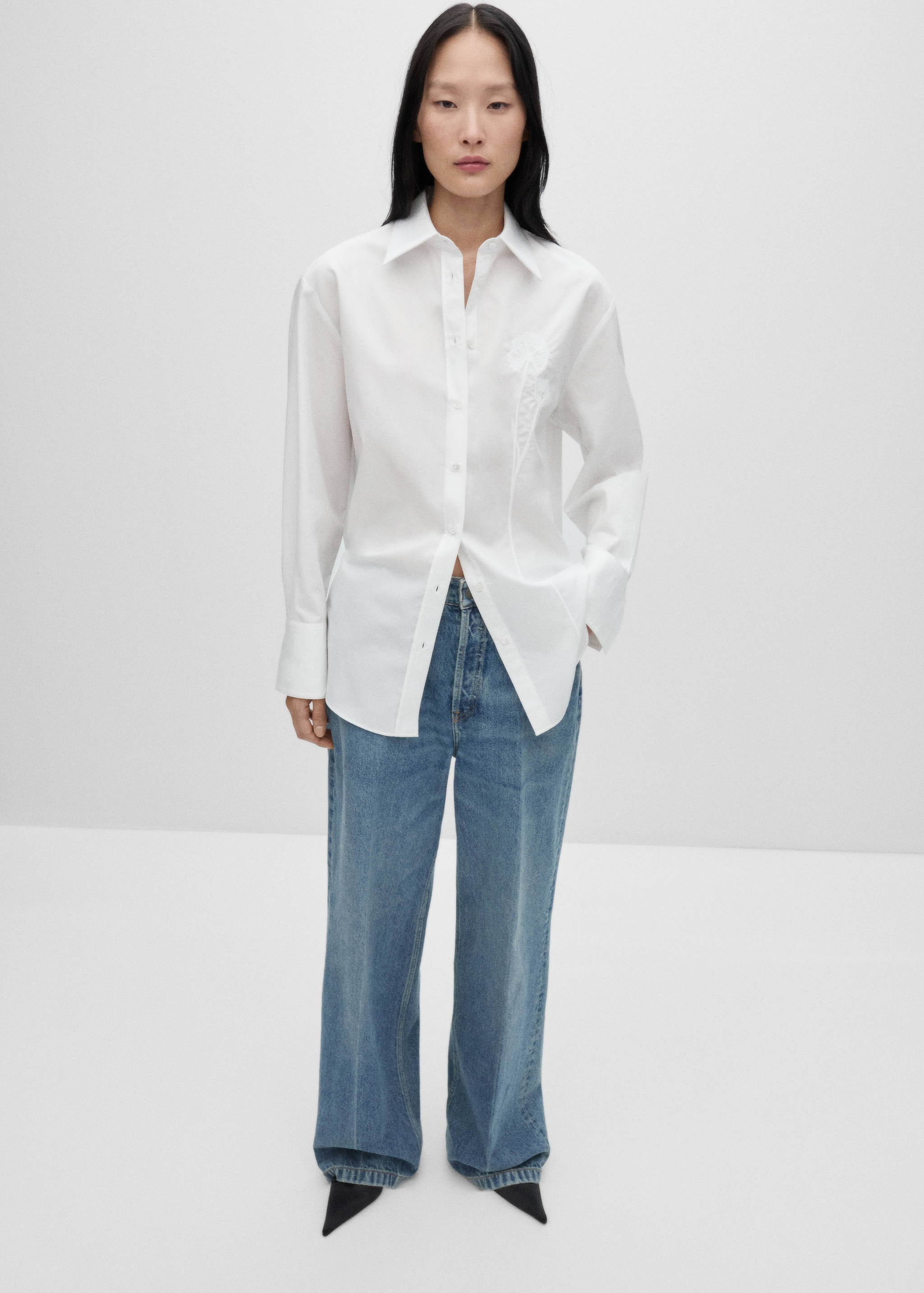 Oversized poplin shirt with embroidery detail - Plan général