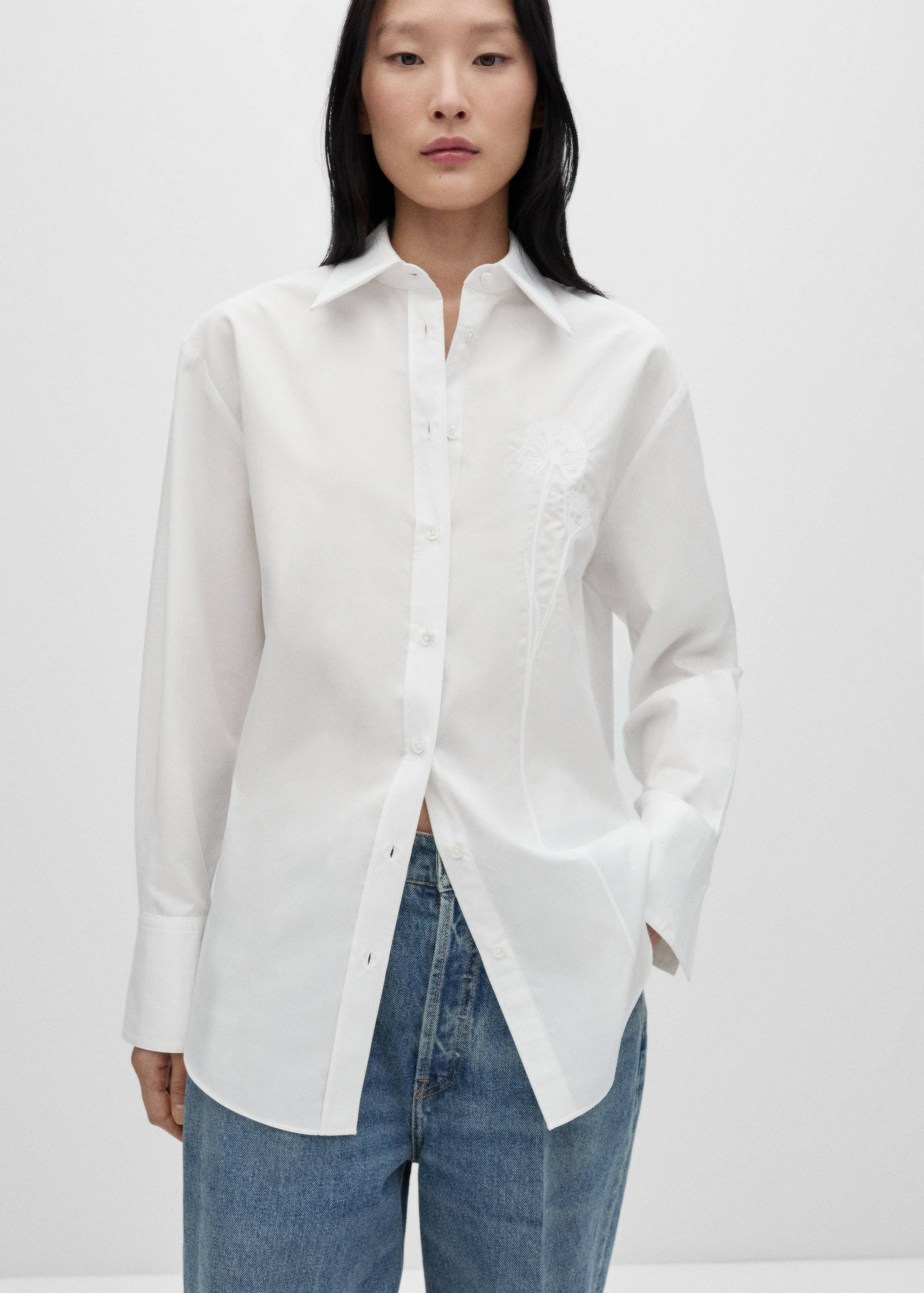 Oversized poplin shirt with embroidery detail - Plan moyen