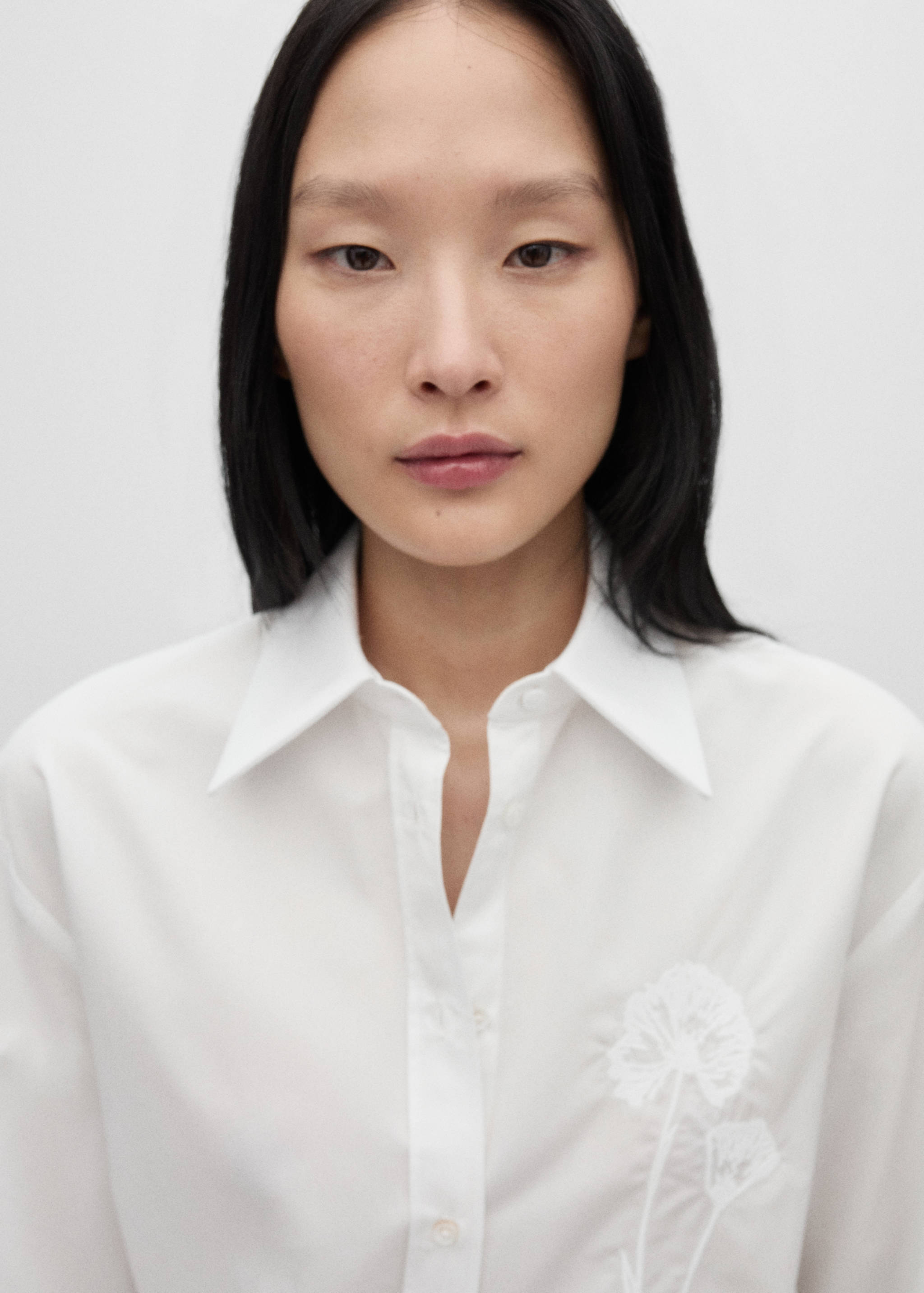 Oversized poplin shirt with embroidery detail - Détail de l'article 1