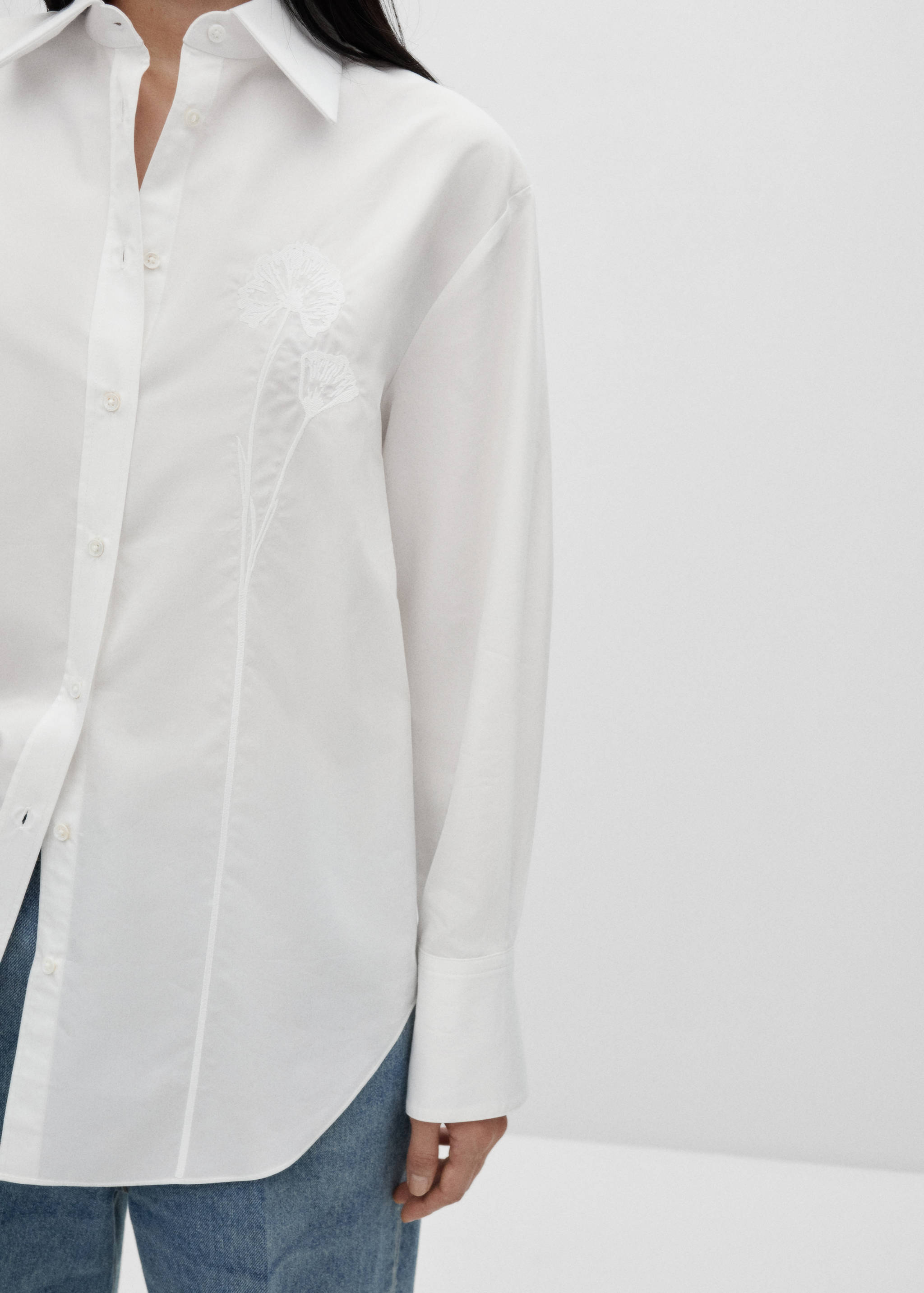 Oversized poplin shirt with embroidery detail - Détail de l'article 6