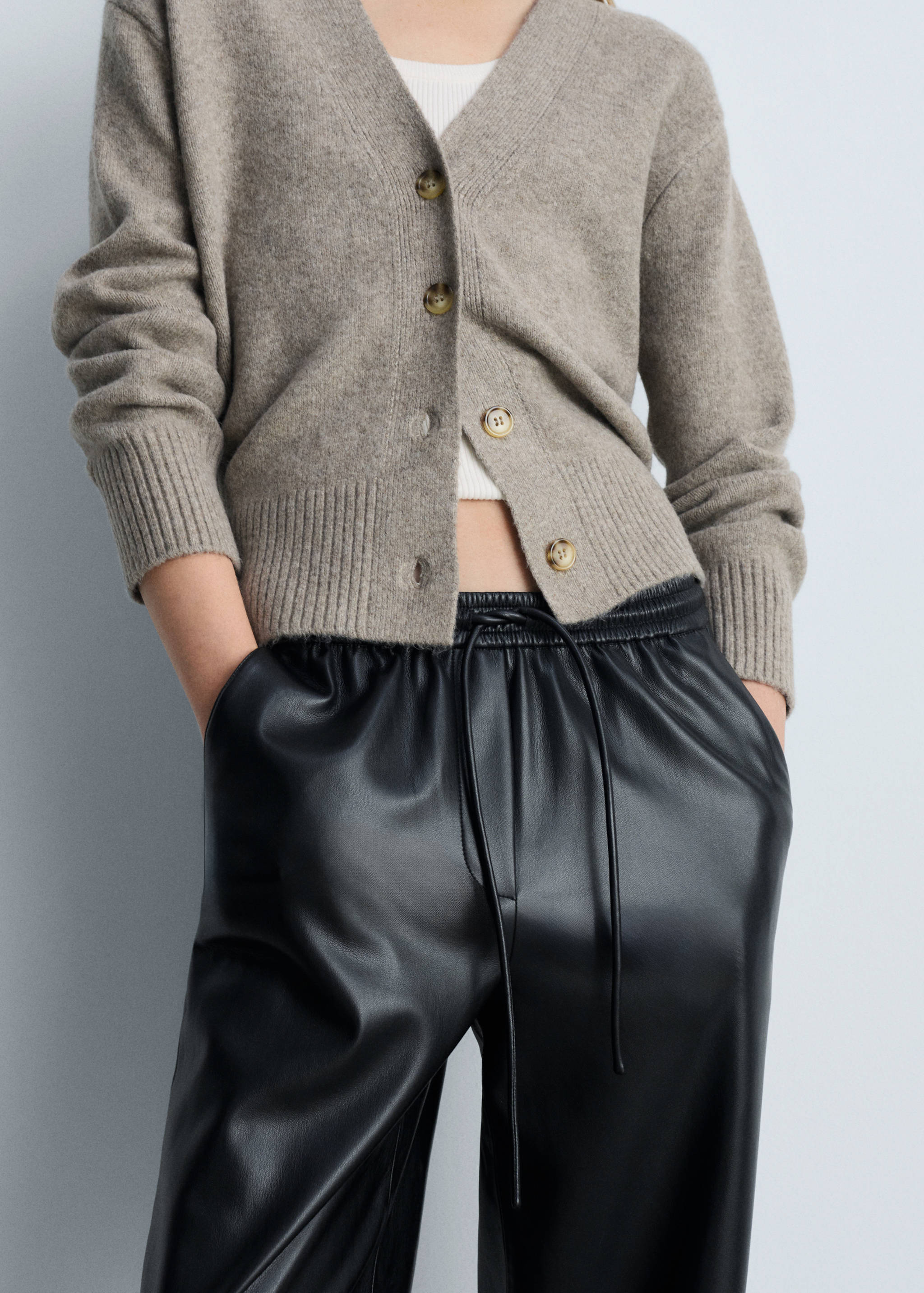Faux-leather trousers with elastic waist - Details of the article 6
