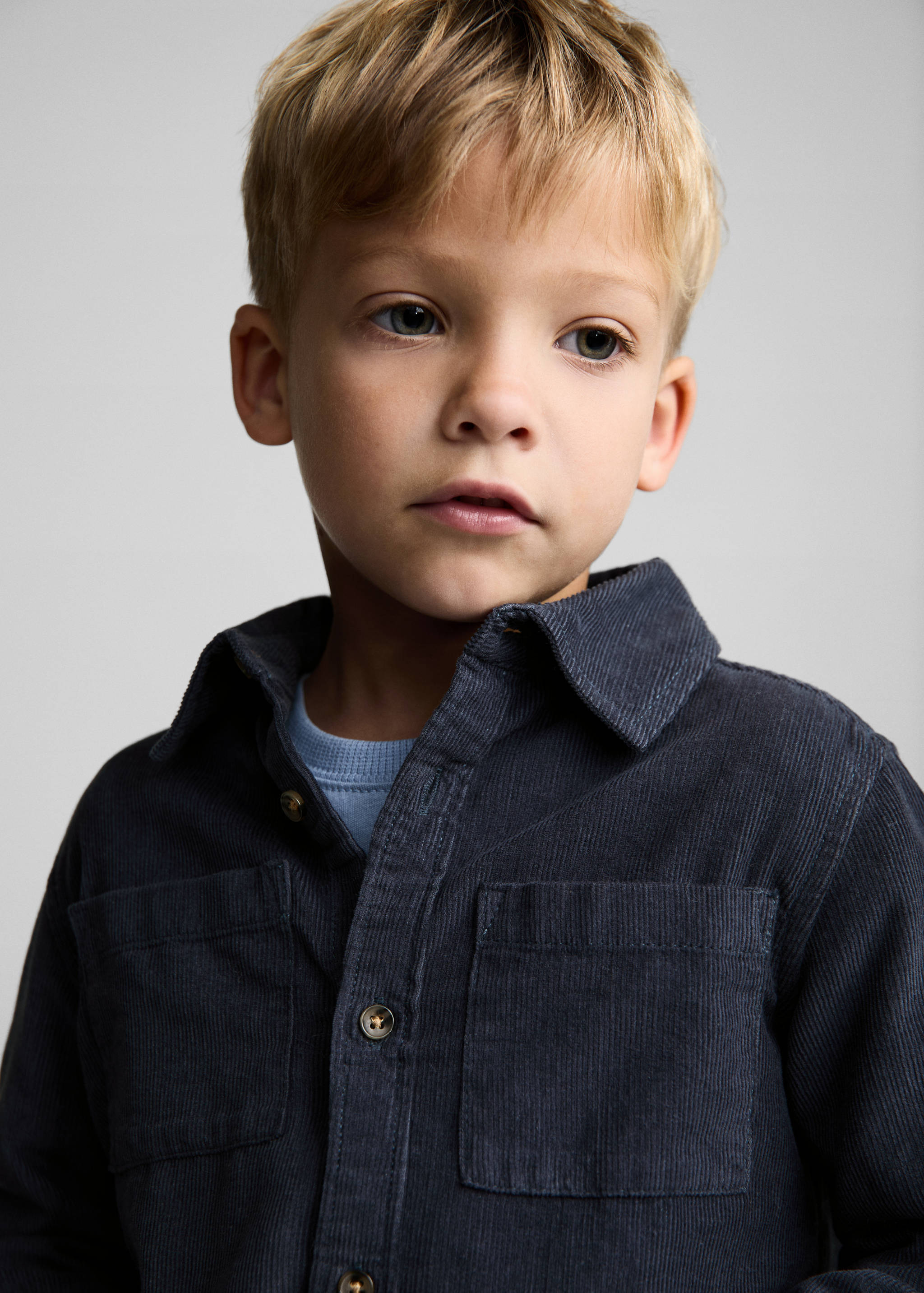 Corduroy overshirt with pockets - Details of the article 1