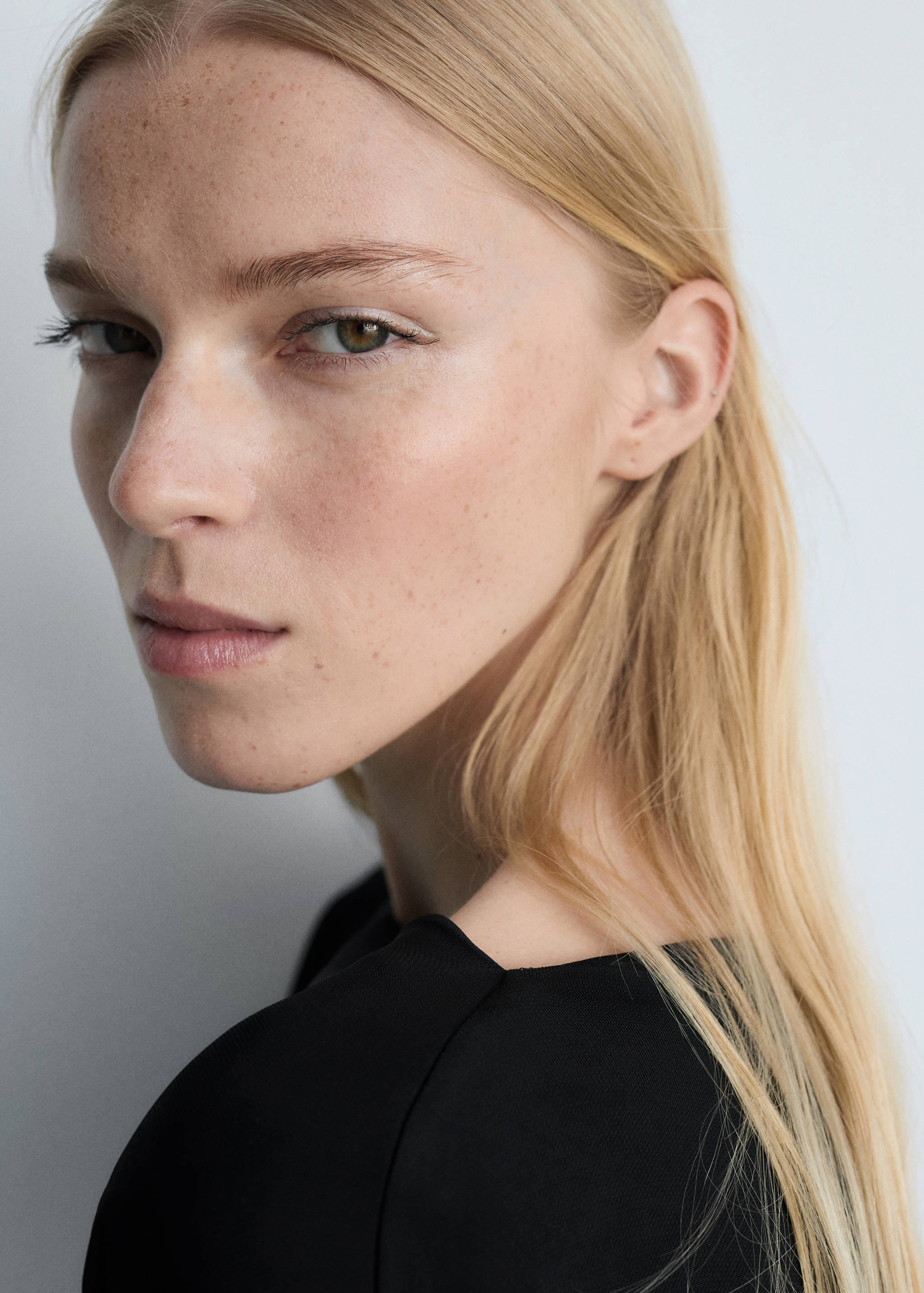 Robe froncée épaules dénudées - Détail de l'article 1