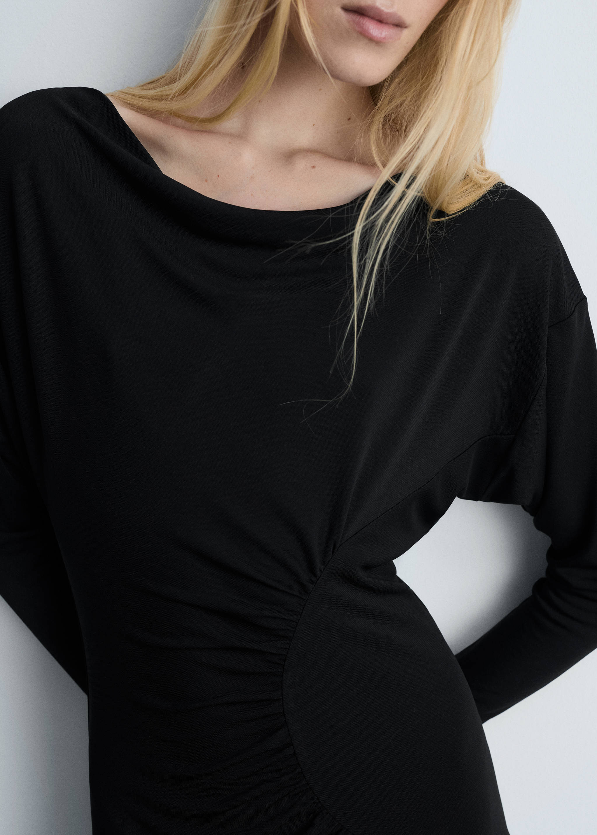 Robe froncée épaules dénudées - Détail de l'article 6