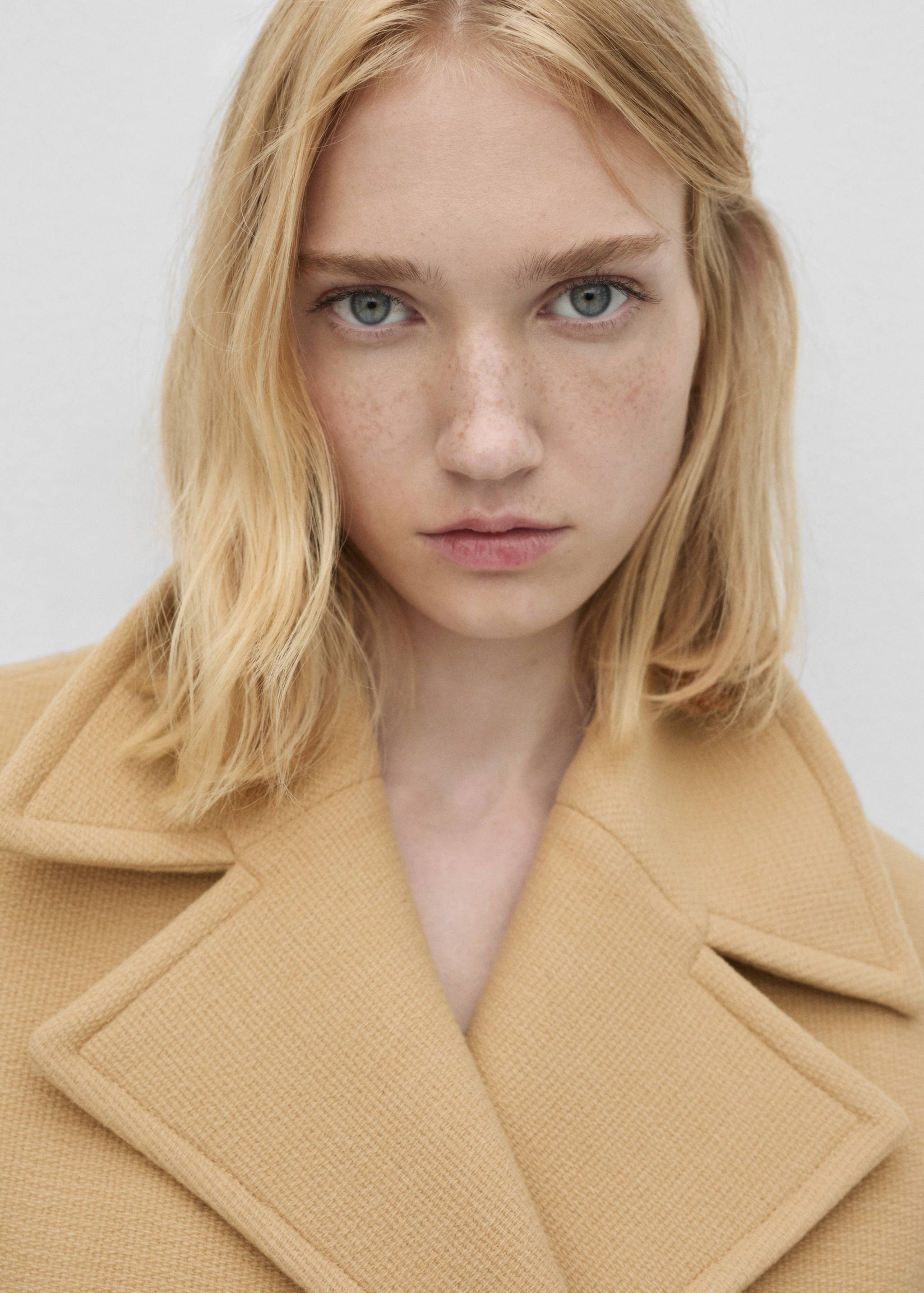 Abrigo lana virgen doble botonadura - Detalle del artículo 6