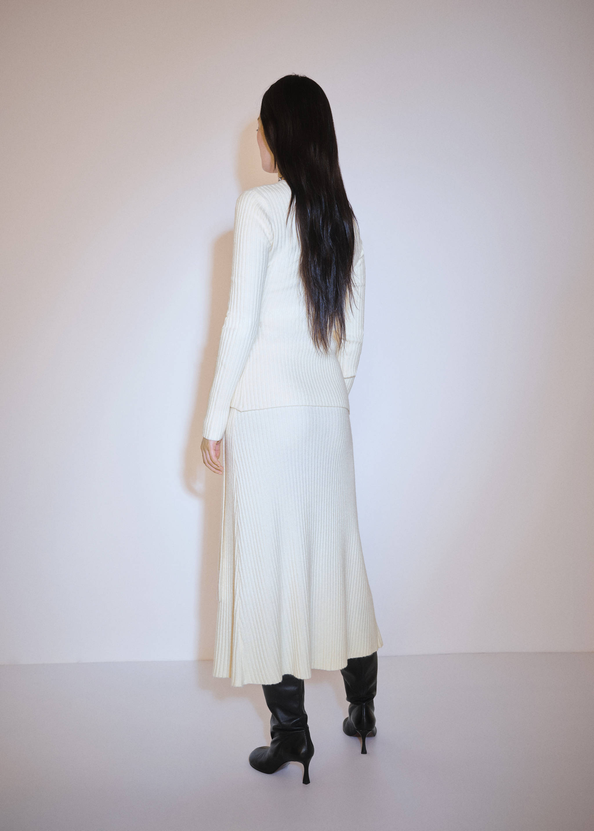 Ribbed cardigan with buckle - Reverse of the article