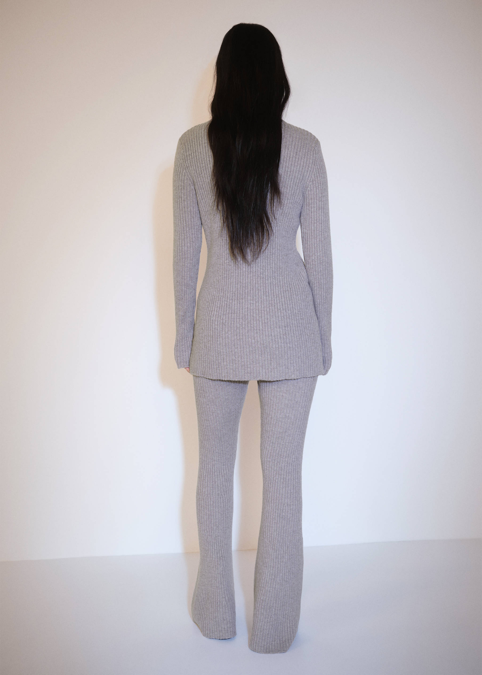 Брюки-клеш из трикотажа в рубчик - Обратная сторона изделия