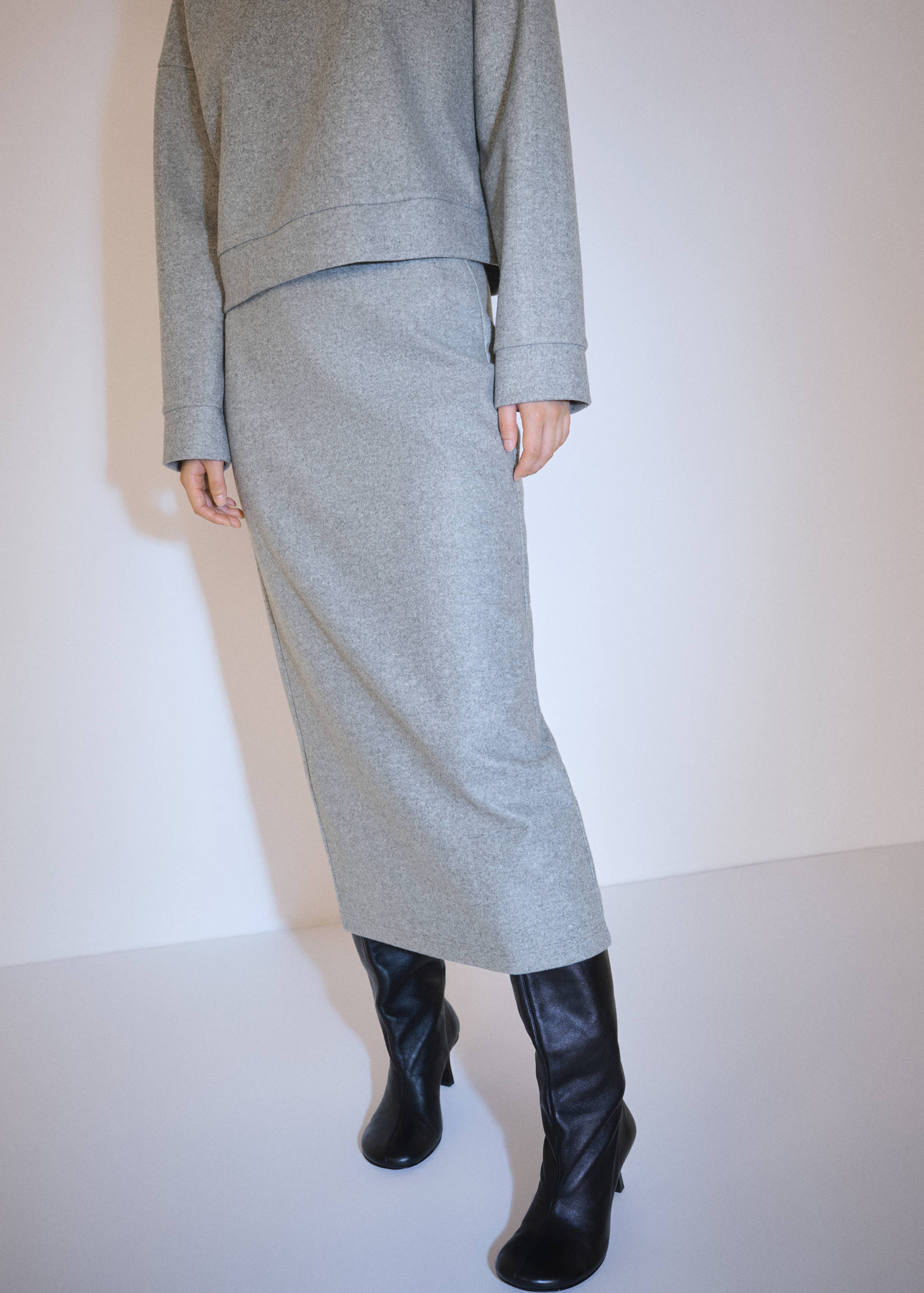 Миди-юбка из флиса - Средний план