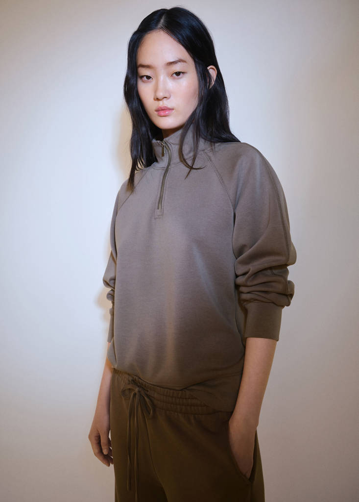 Turtleneck sweatshirt with zip — Medium Brown