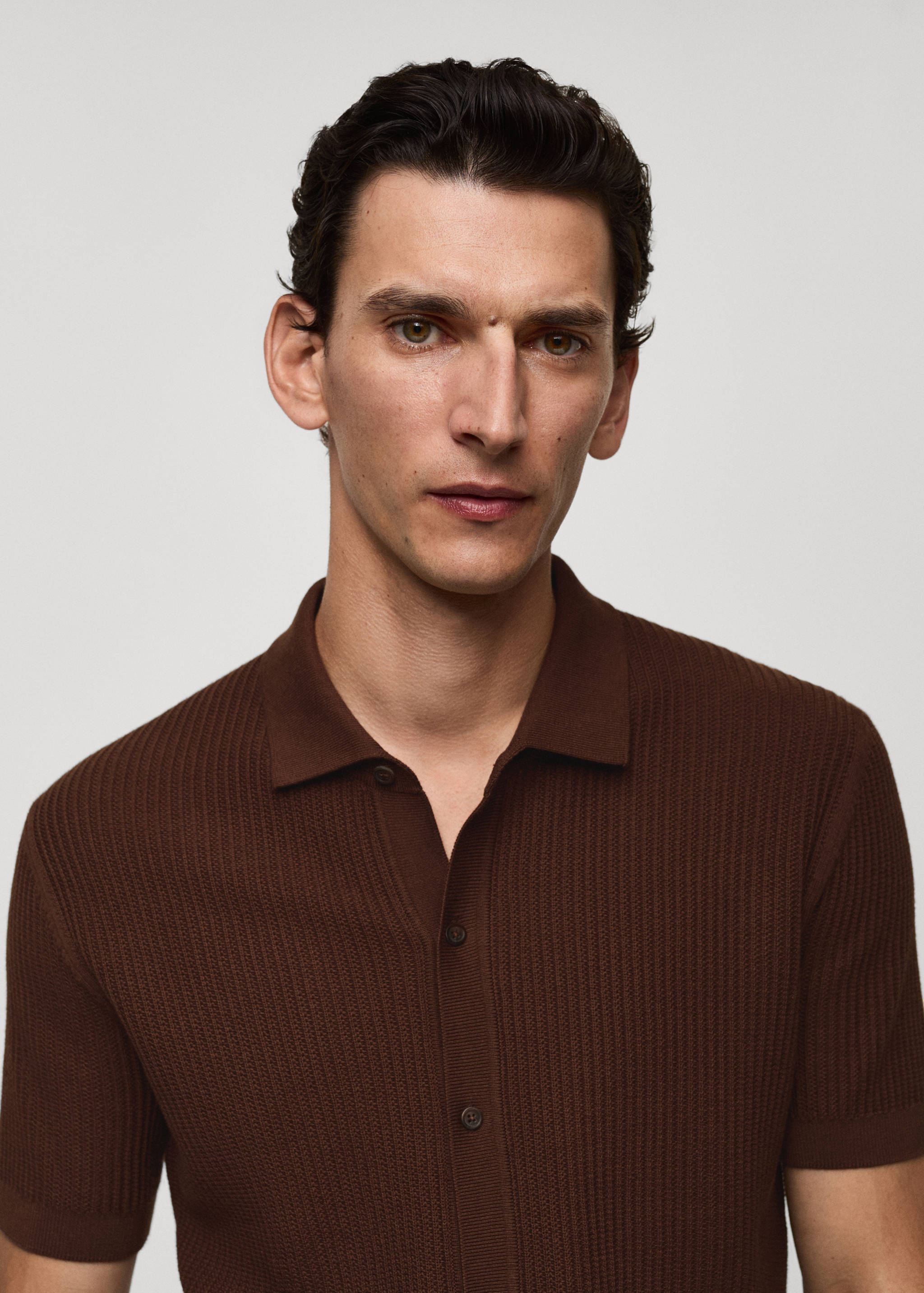 Fine-knit ribbed polo shirt with buttons - Details of the article 1
