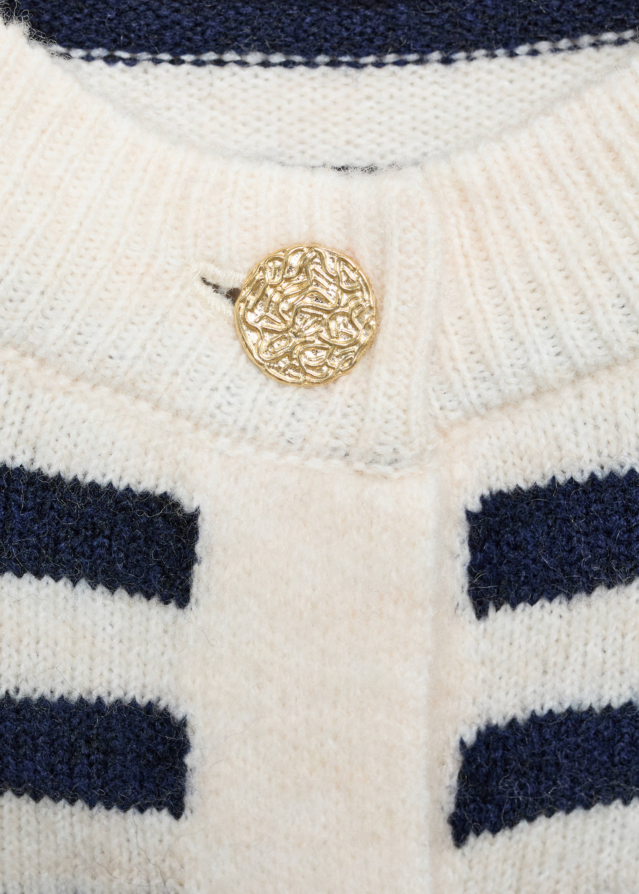 Knitted cardigan with jewel button - Details of the article 8