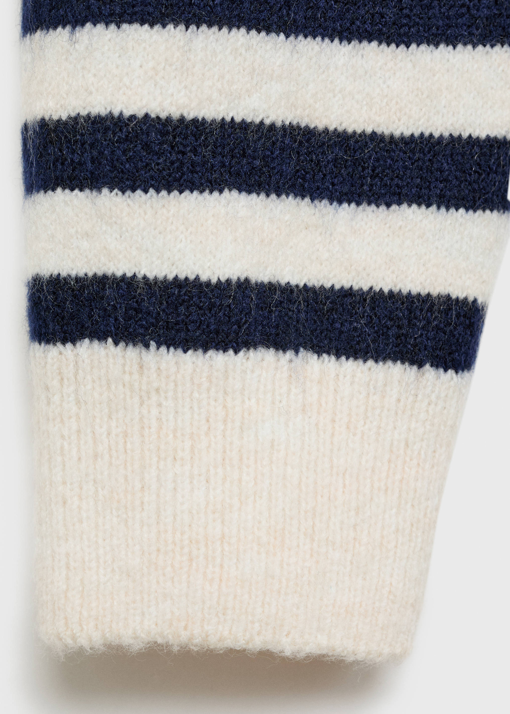 Knitted cardigan with jewel button - Details of the article 0