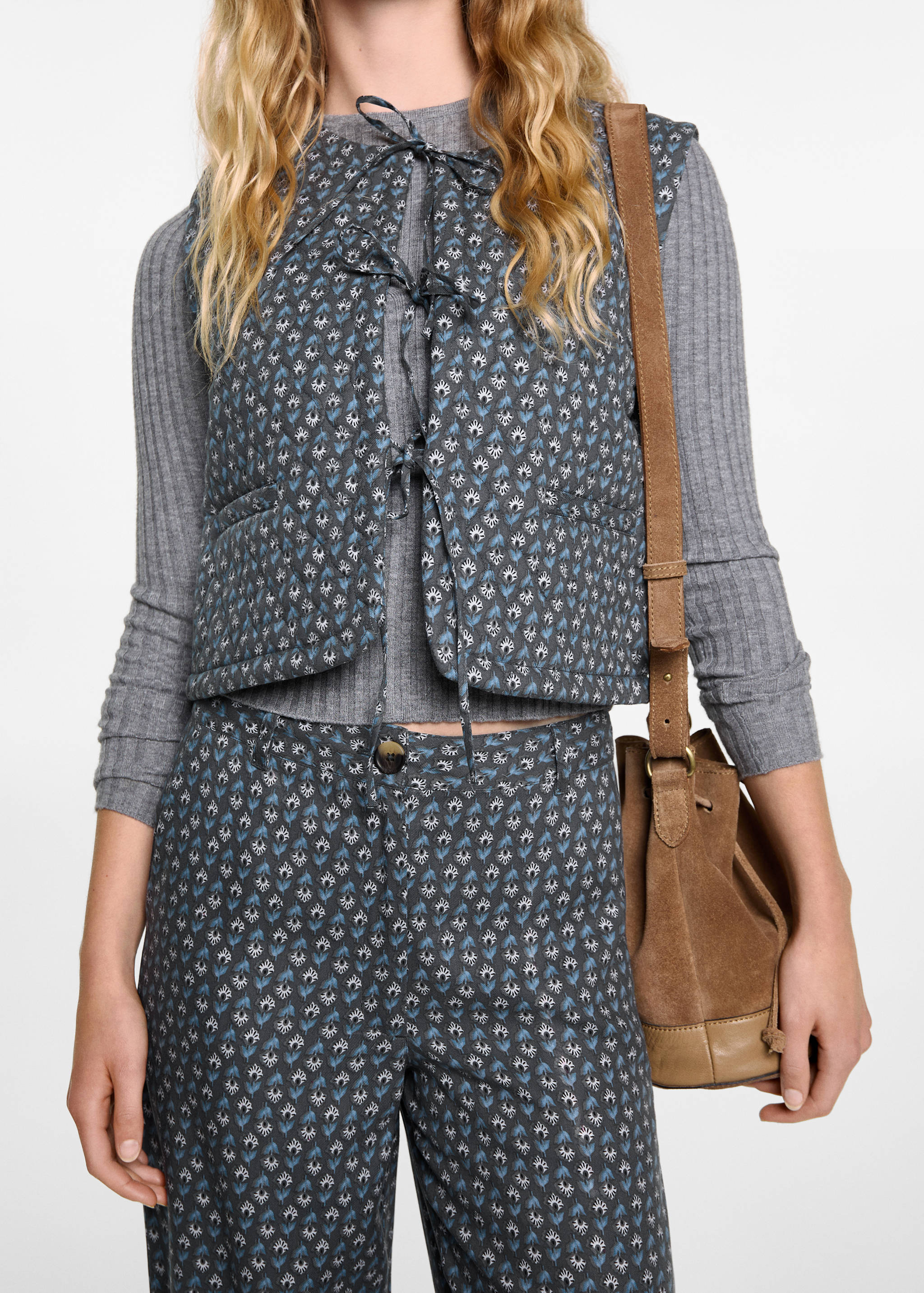 Printed quilted gilet - Details of the article 3