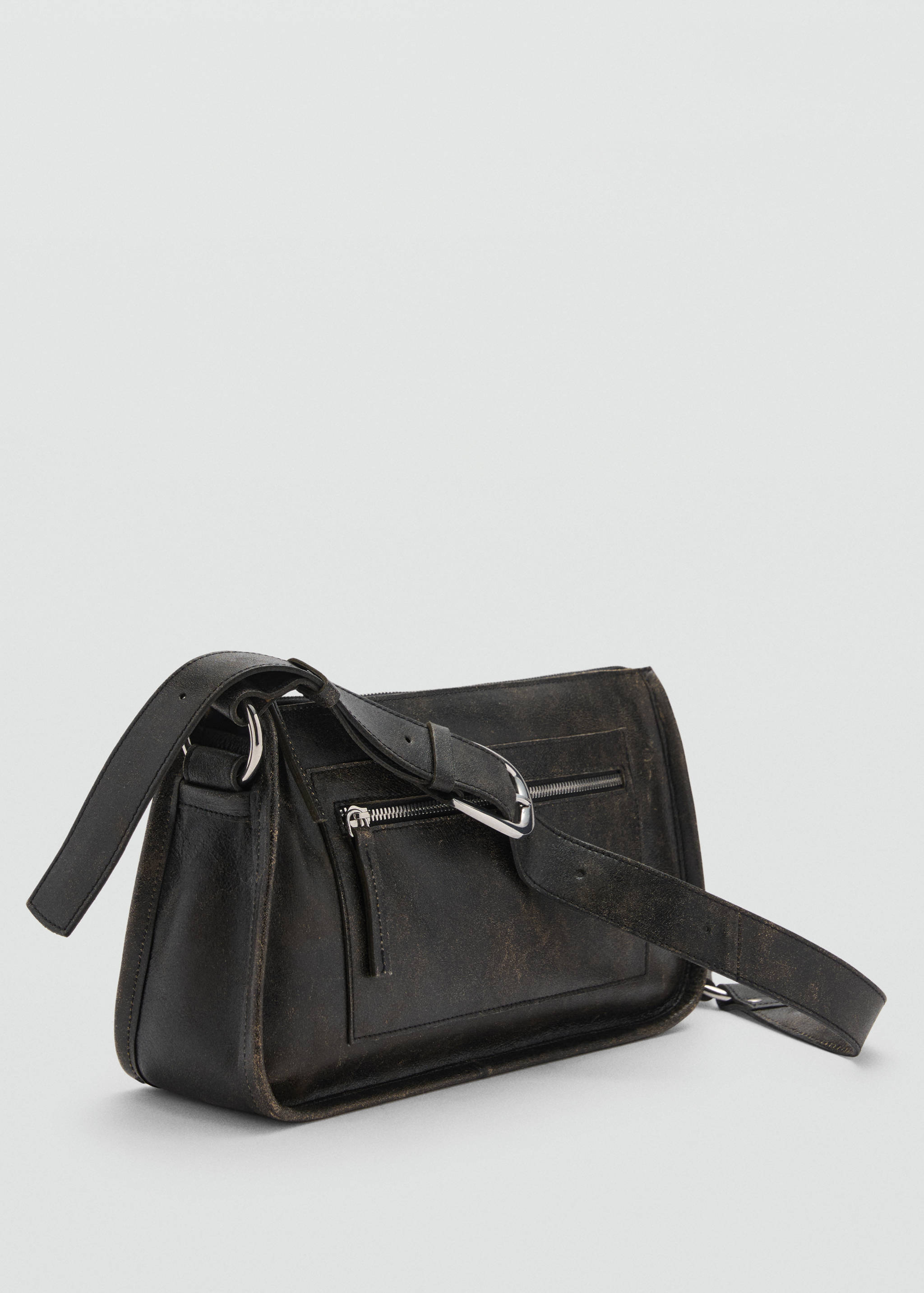 Sac cuir détails métalliques - Plan moyen