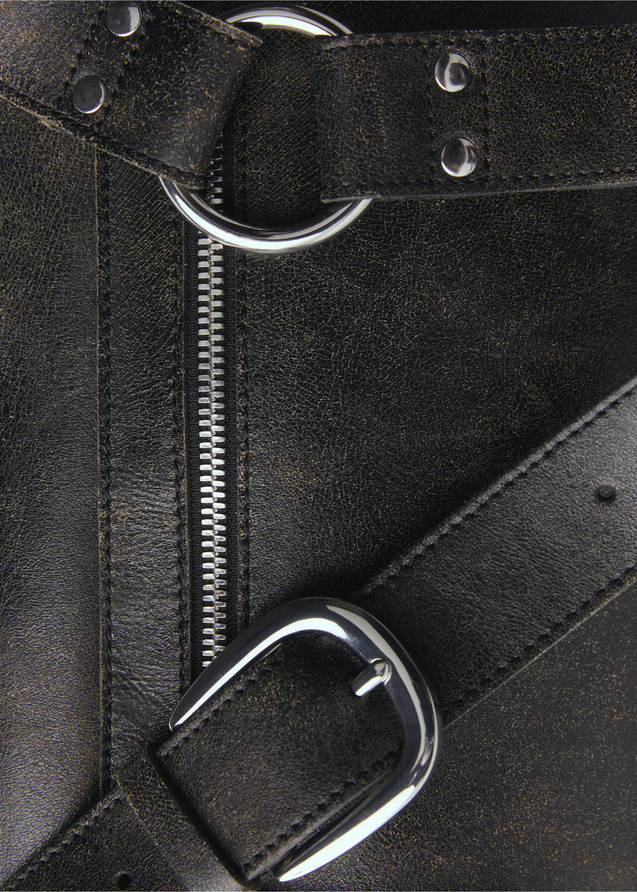 Bolso piel detalles metálicos - Detalle del artículo 2, Marrón. Ref: 77097704-00.