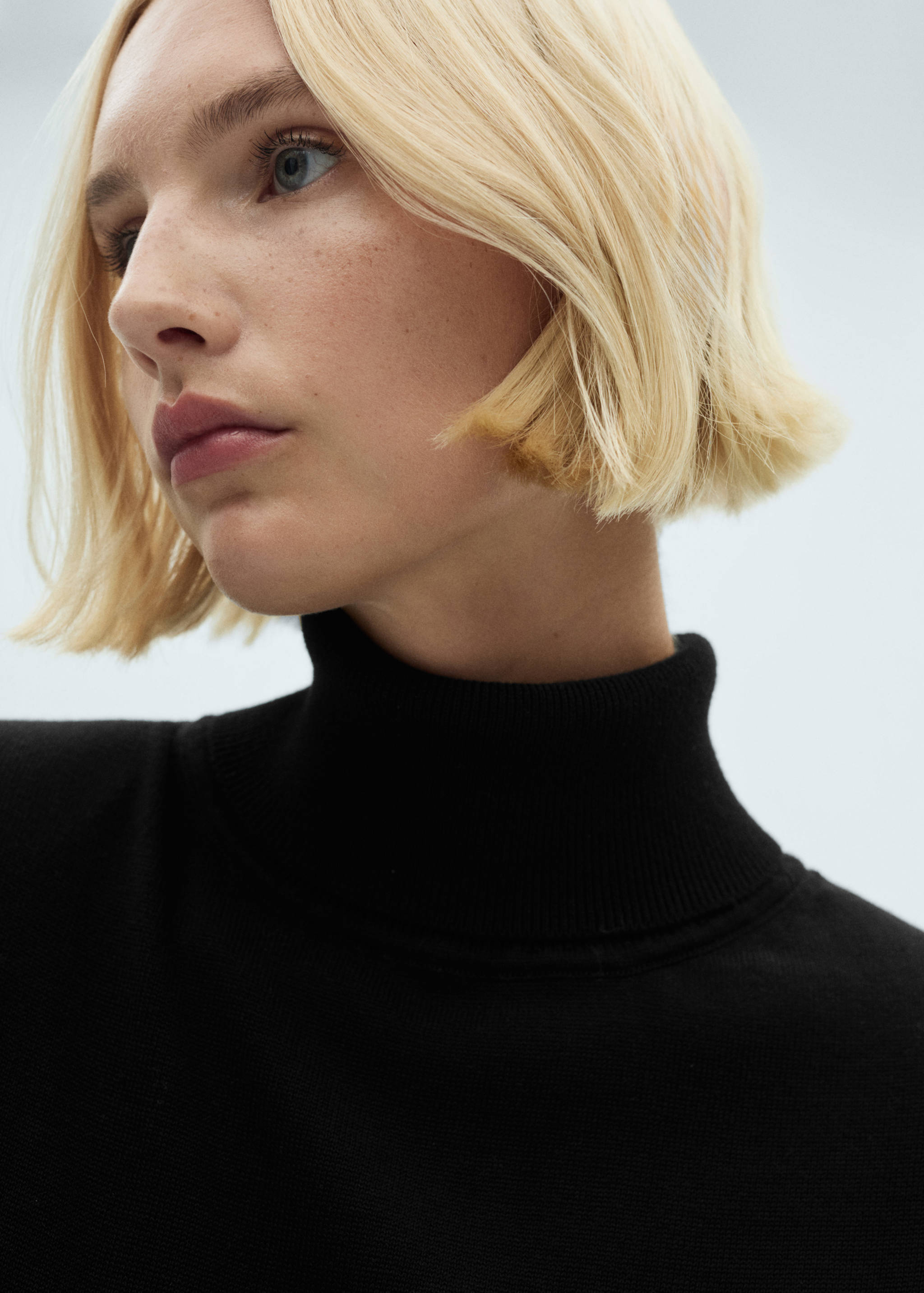 Shoulder padded jumpsuit with belt - Details of the article 1