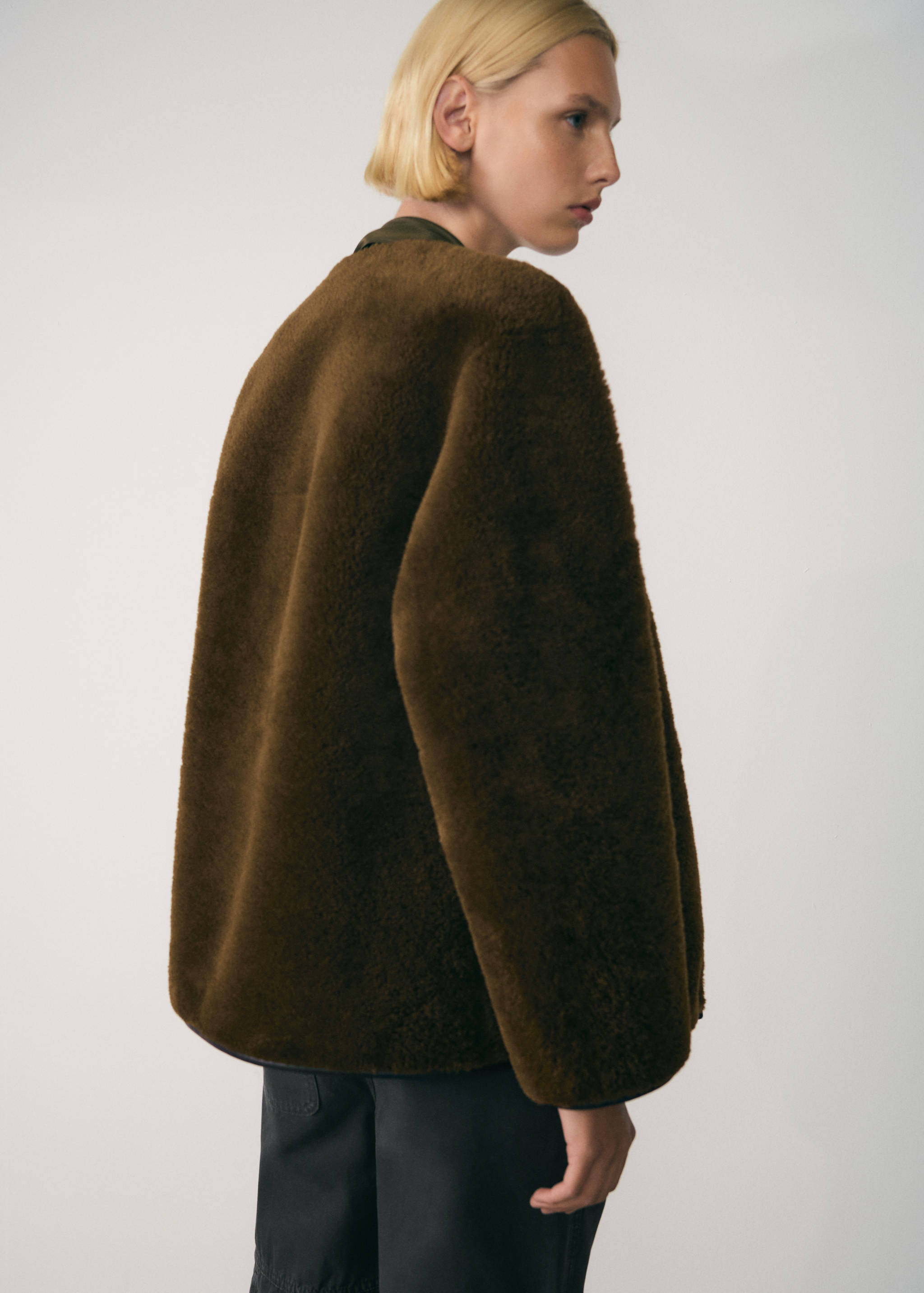 Faux-fur coat with appliqués - Reverse of the article