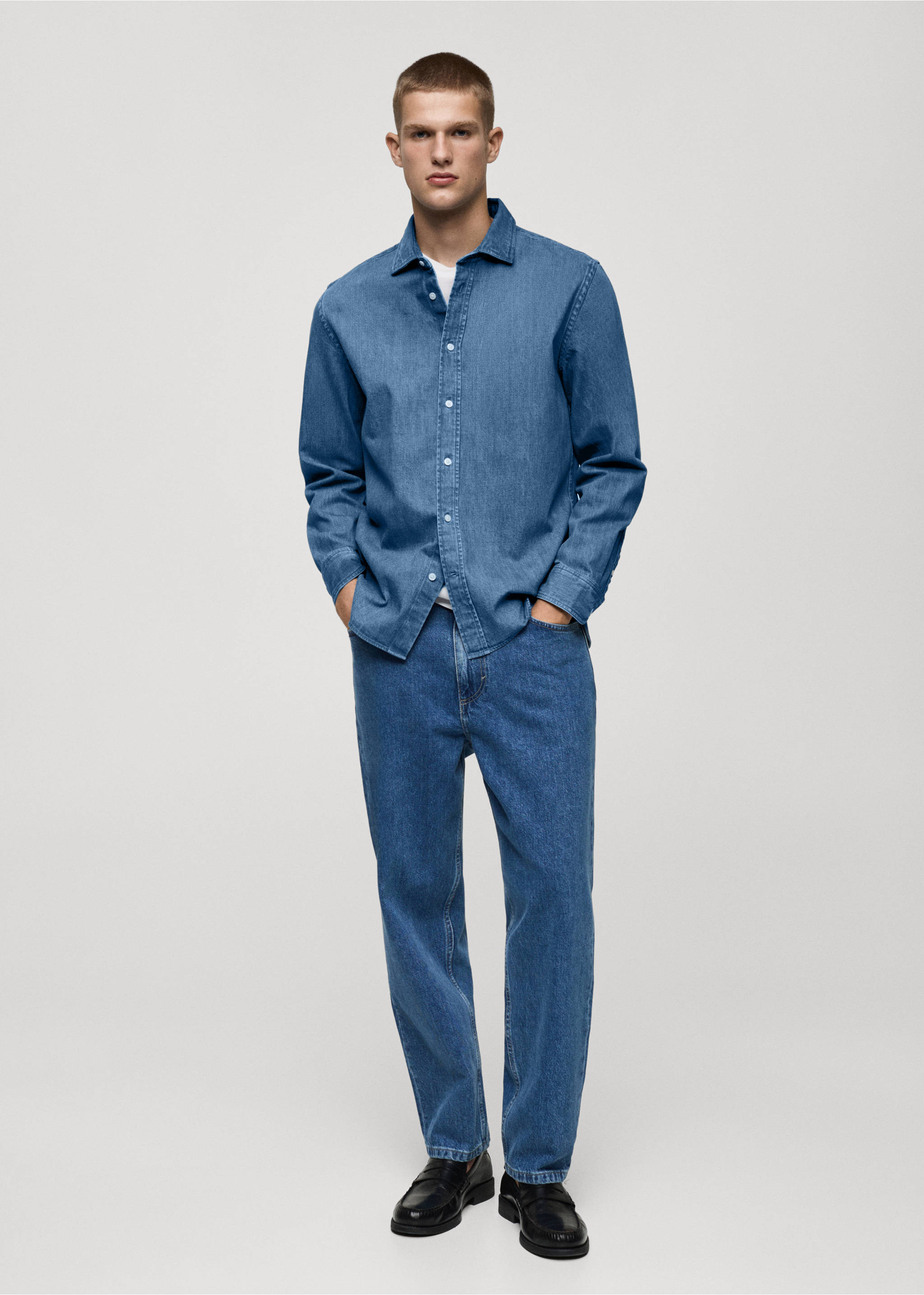 Camisa vaquera regular fit - Plano general, Azul medio. Ref: 77097916-00.