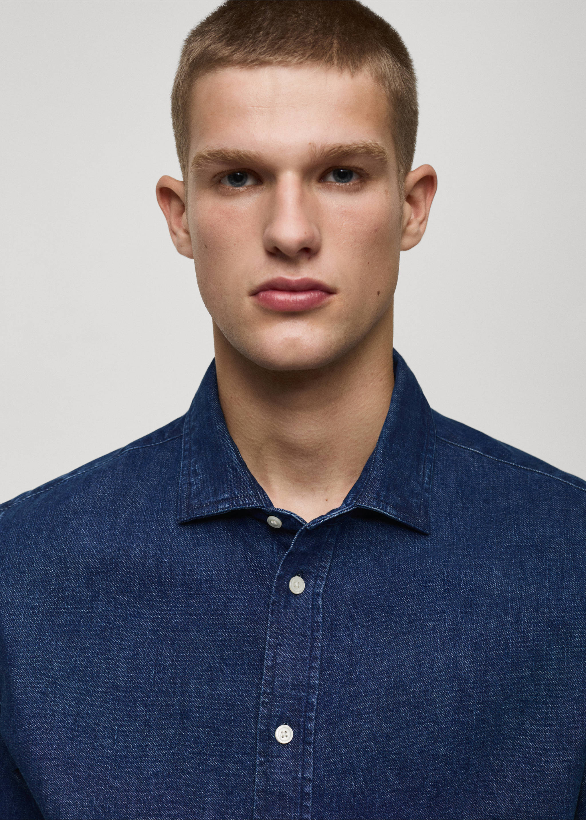 Regular fit denim shirt - Details of the article 1, Dark Blue. Ref: 77097916-00.