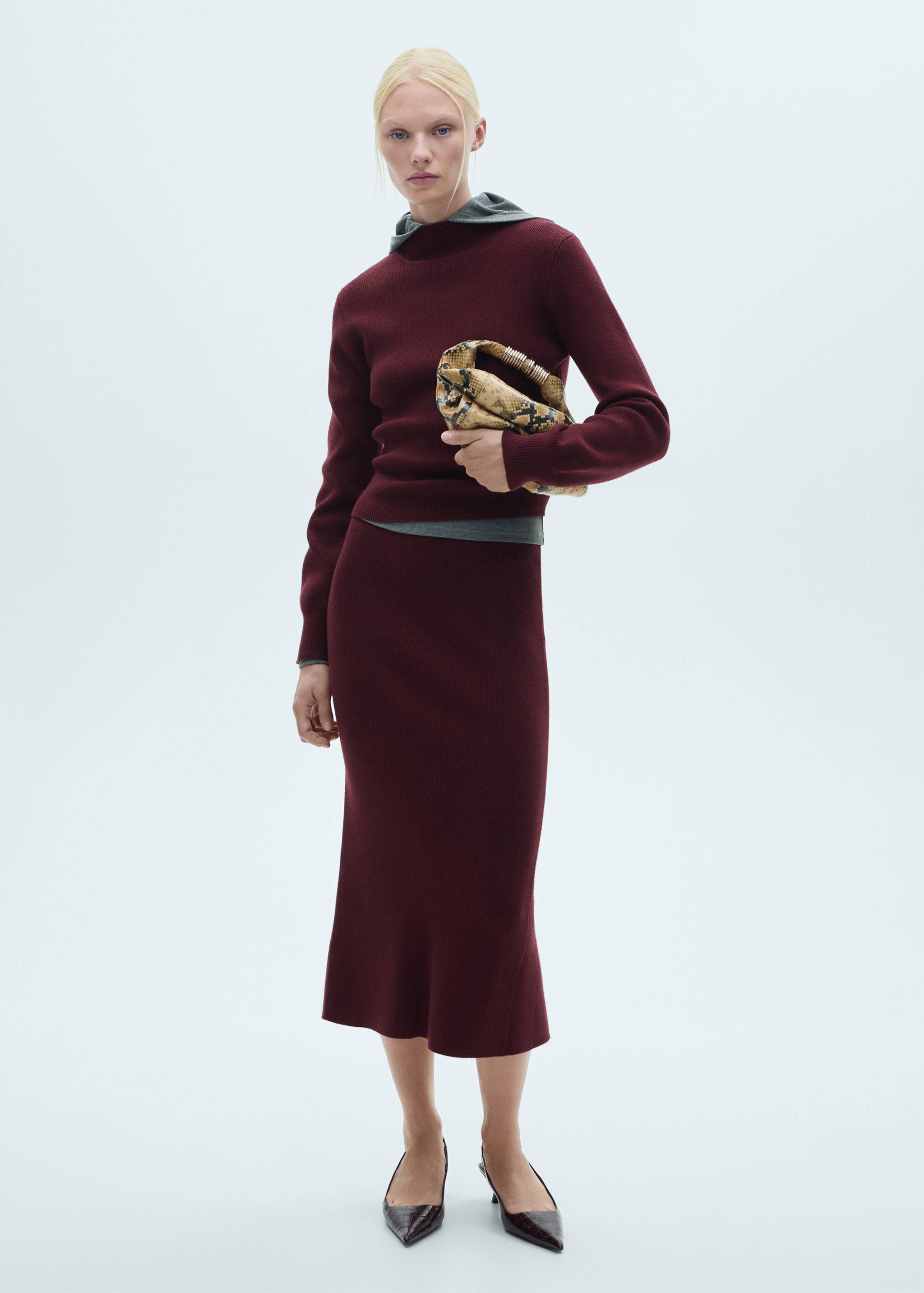 Falda midi punto - Plano general