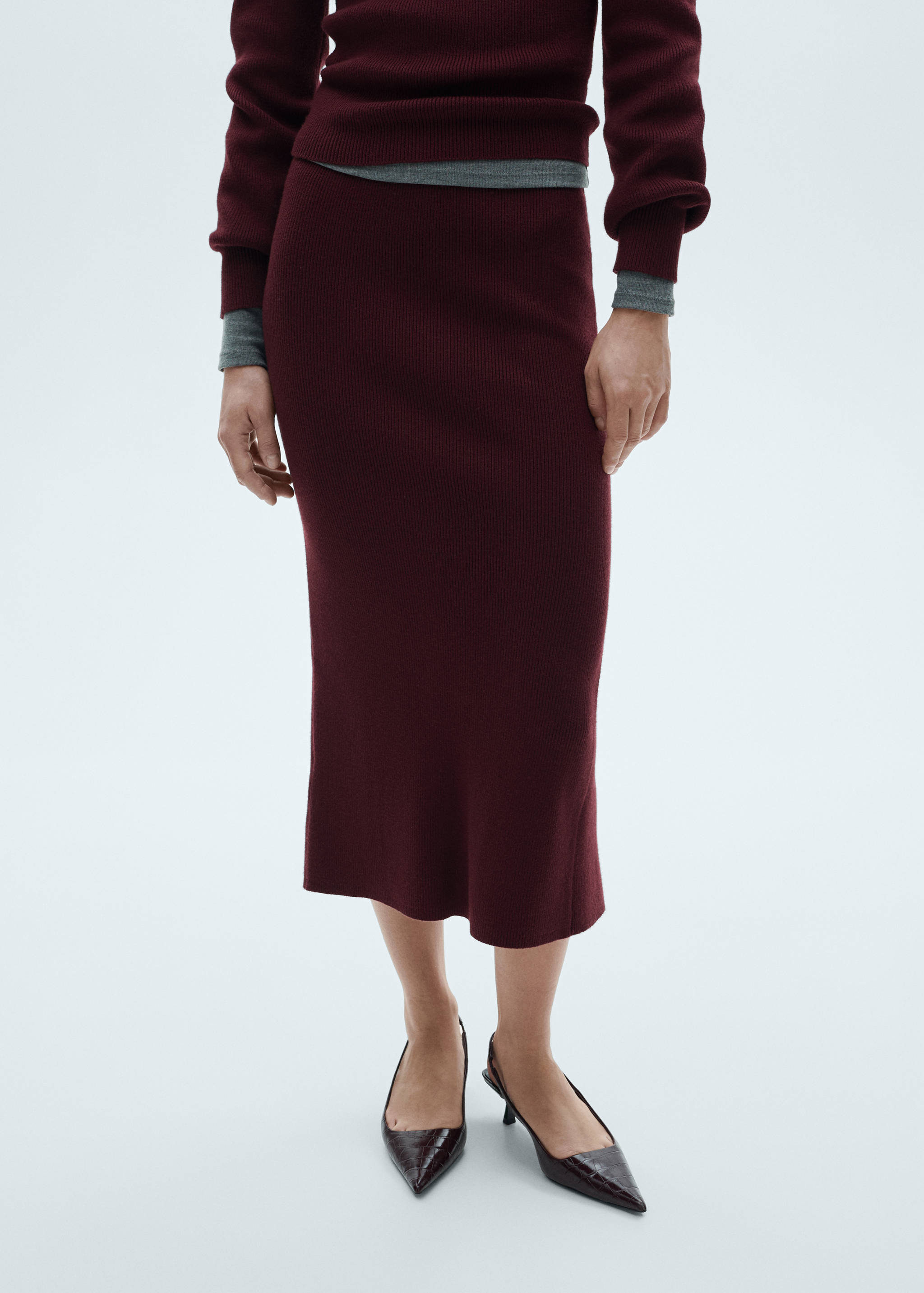 Falda midi punto - Plano medio