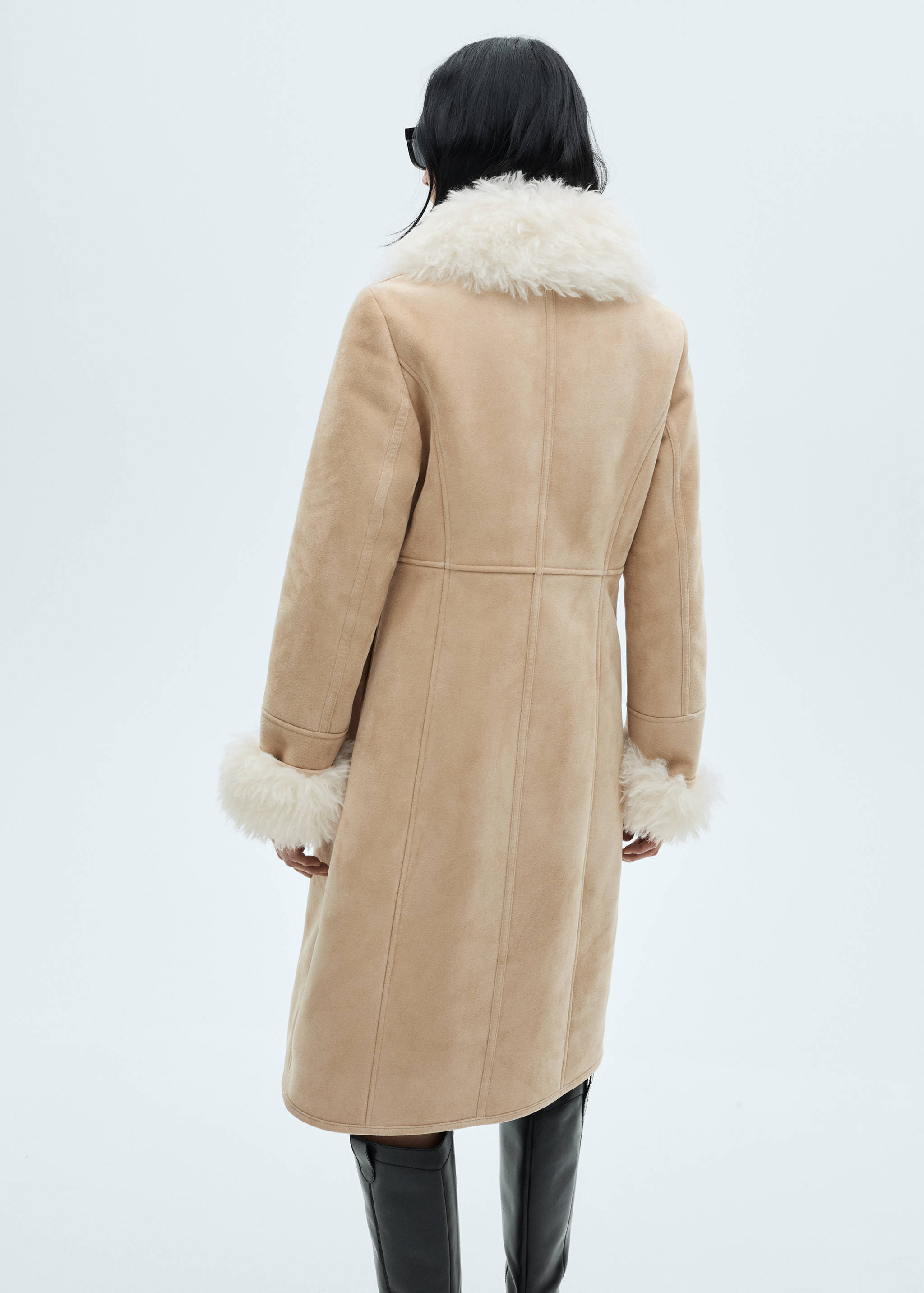 Shearling-lined coat - Reverse of the article