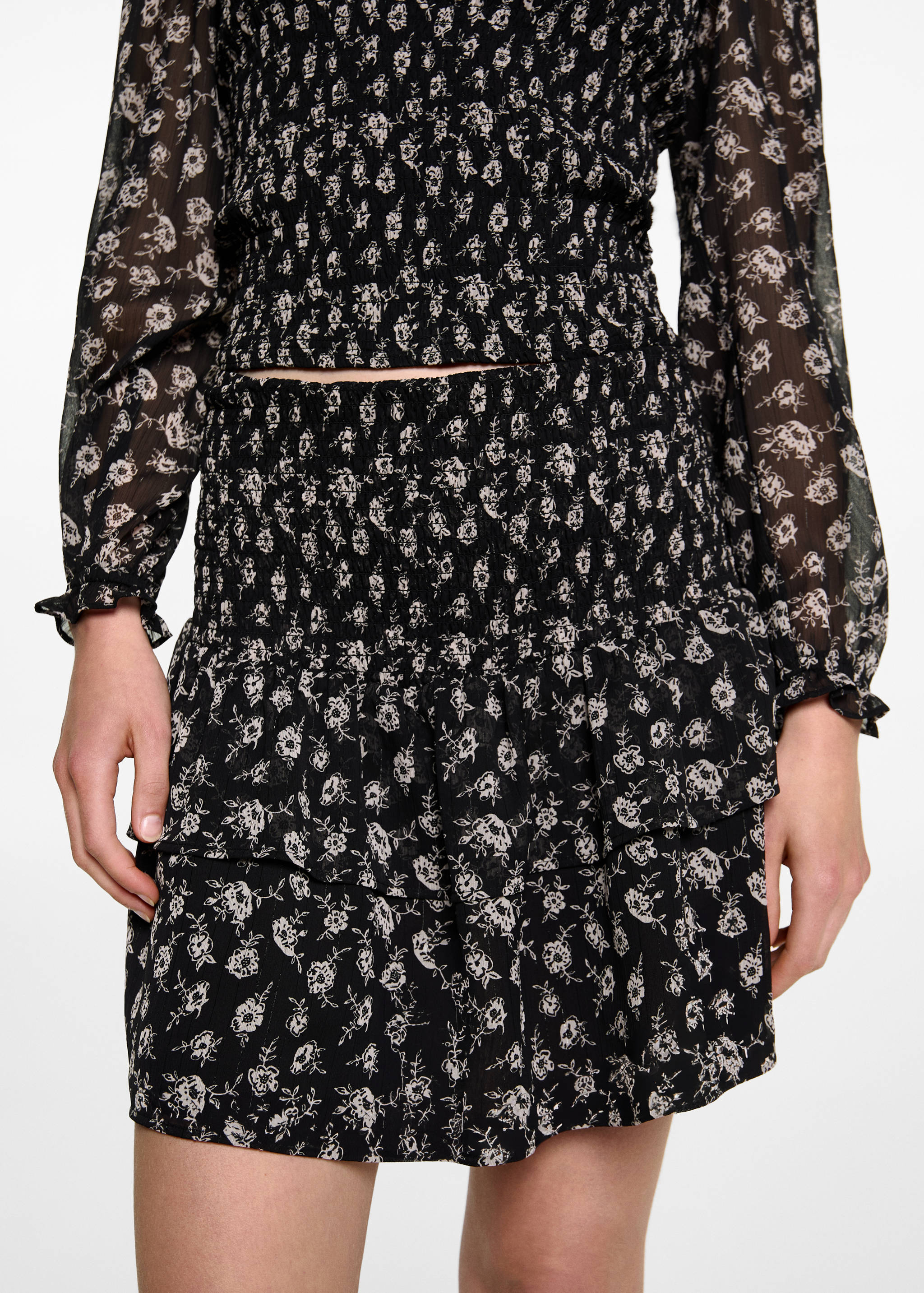 Falda flores volantes - Plano medio