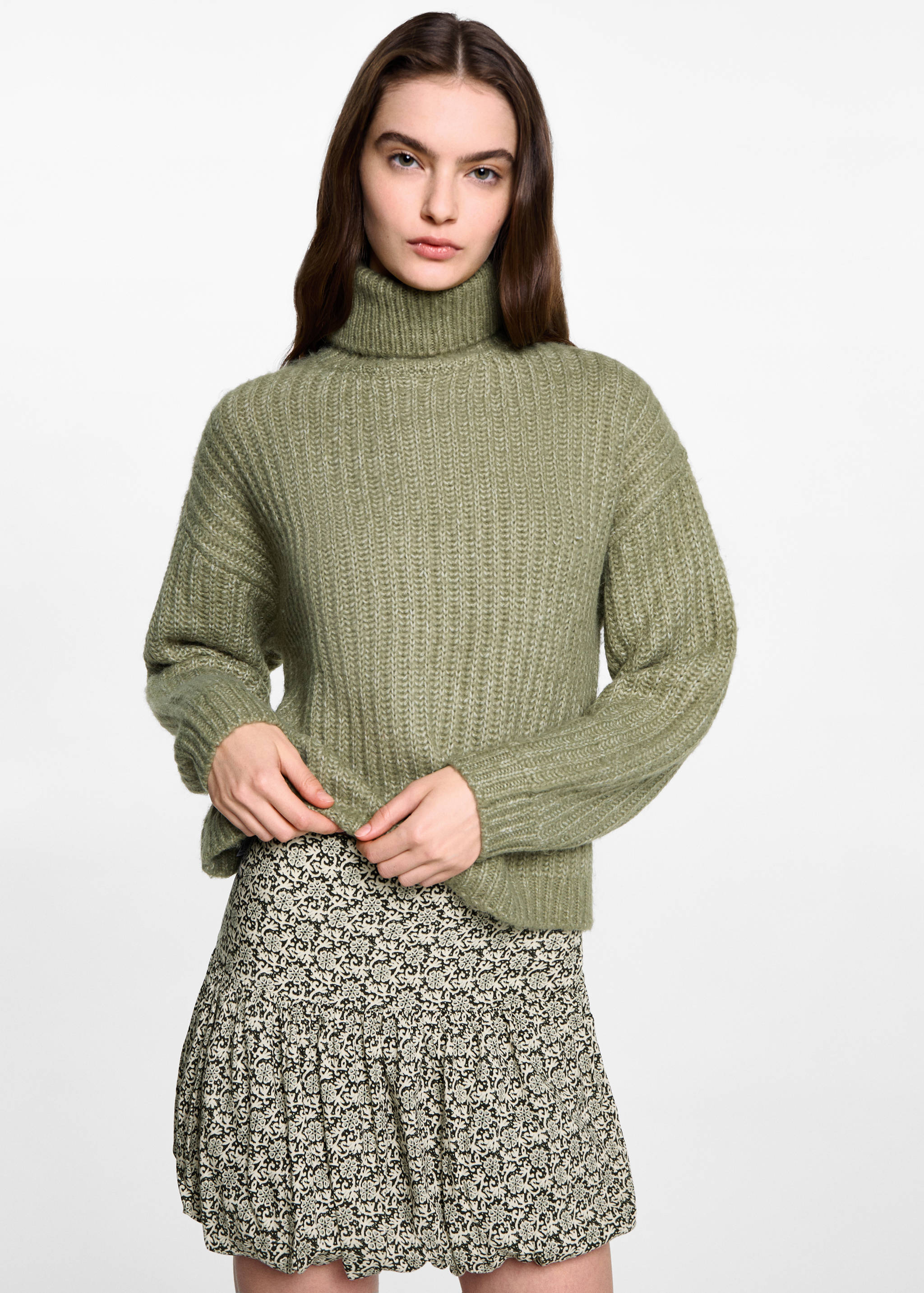 Jupe boule en imprimé floral - Plan moyen