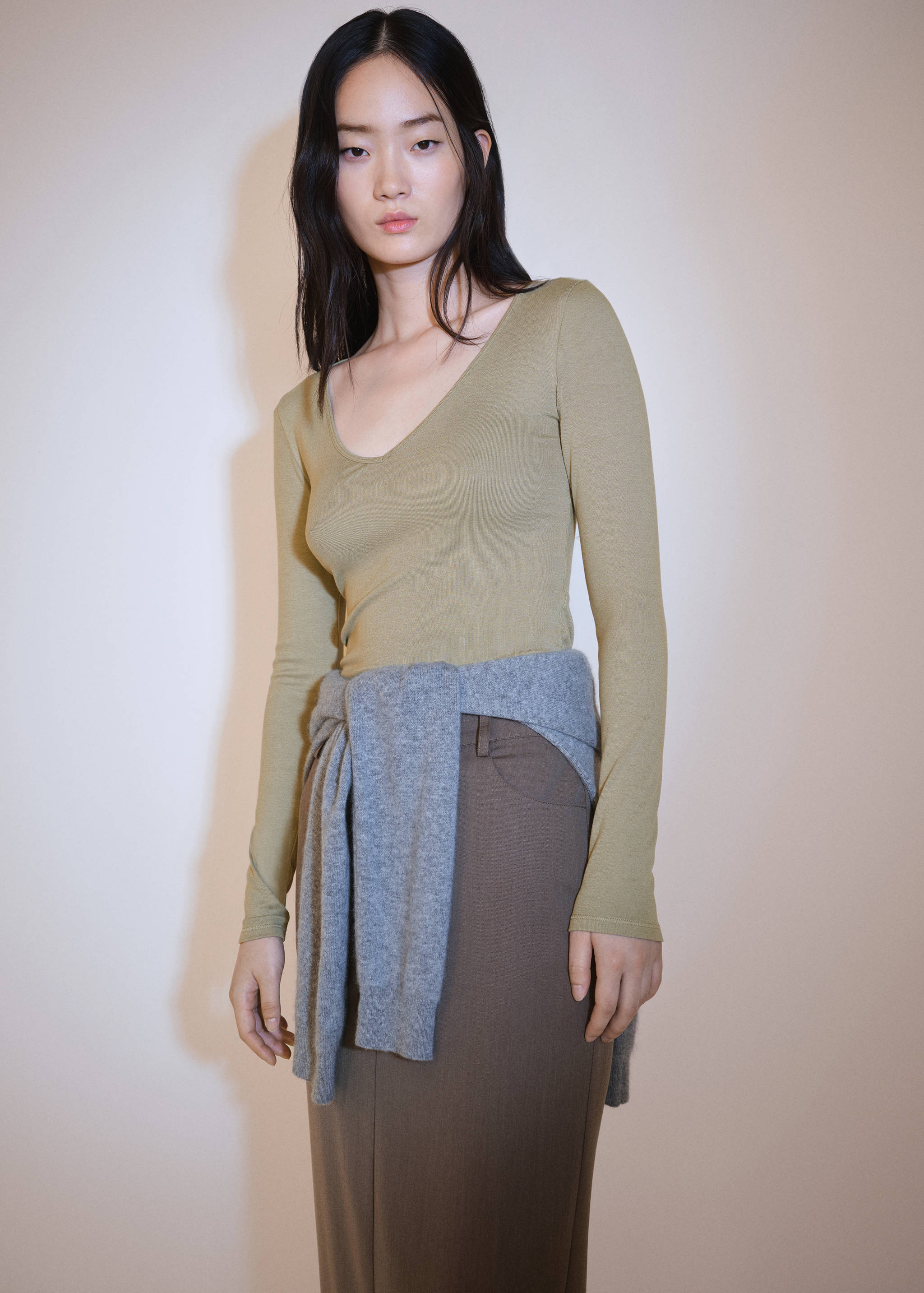 T-shirt manches longues col V - Plan moyen