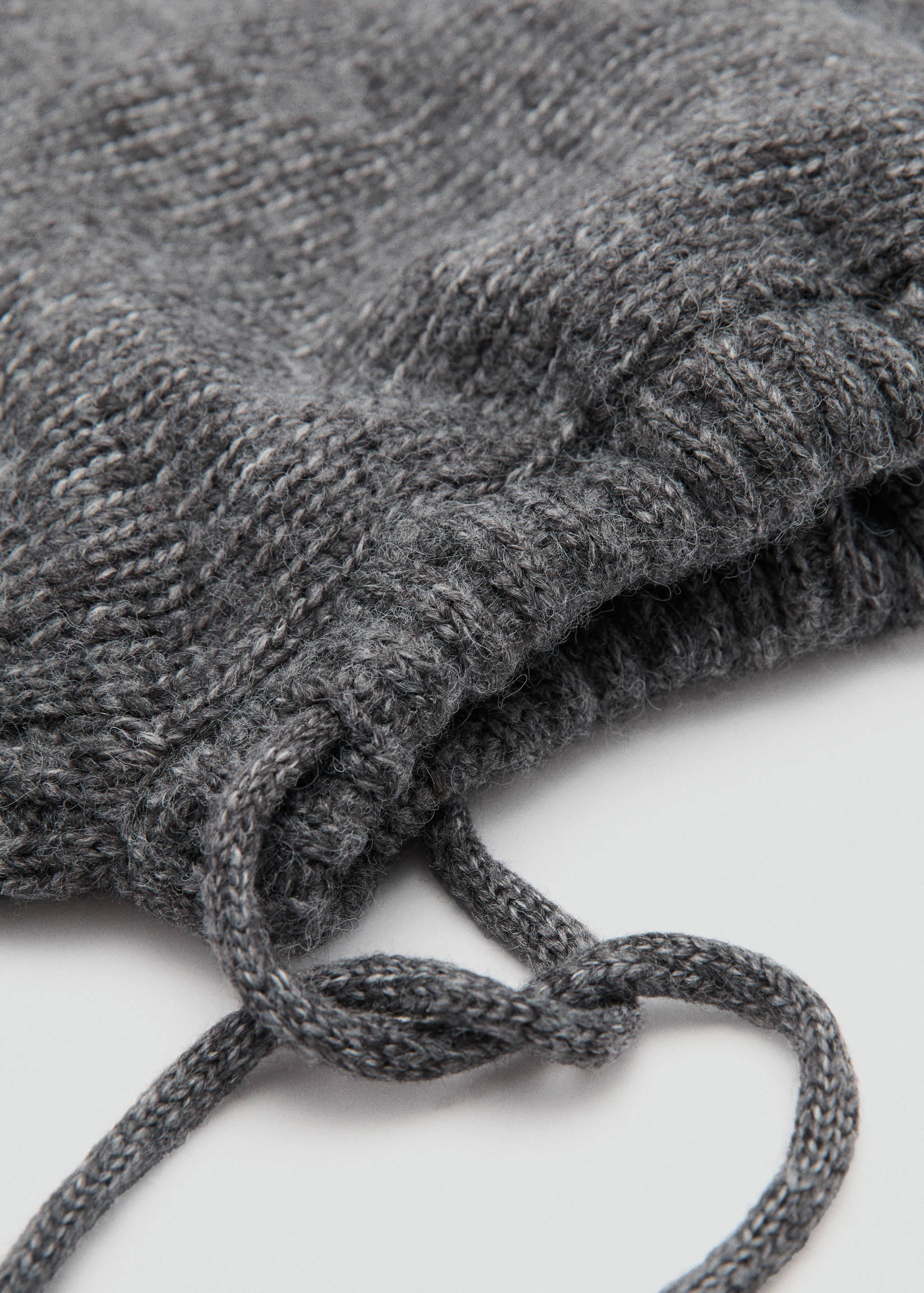 Balaclava knitted laces - Medium plane