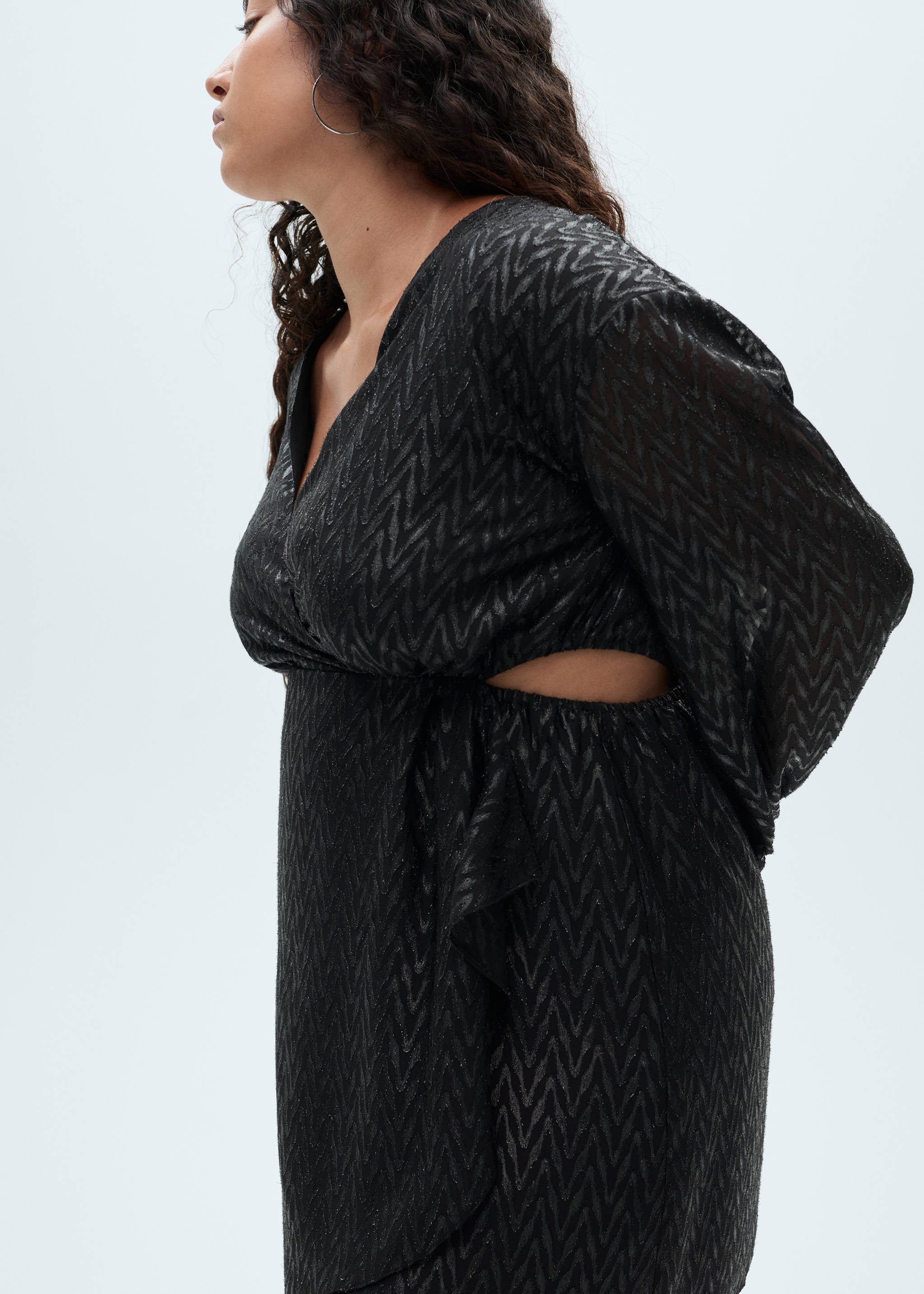 Wrap dress with side slits - Details of the article 5