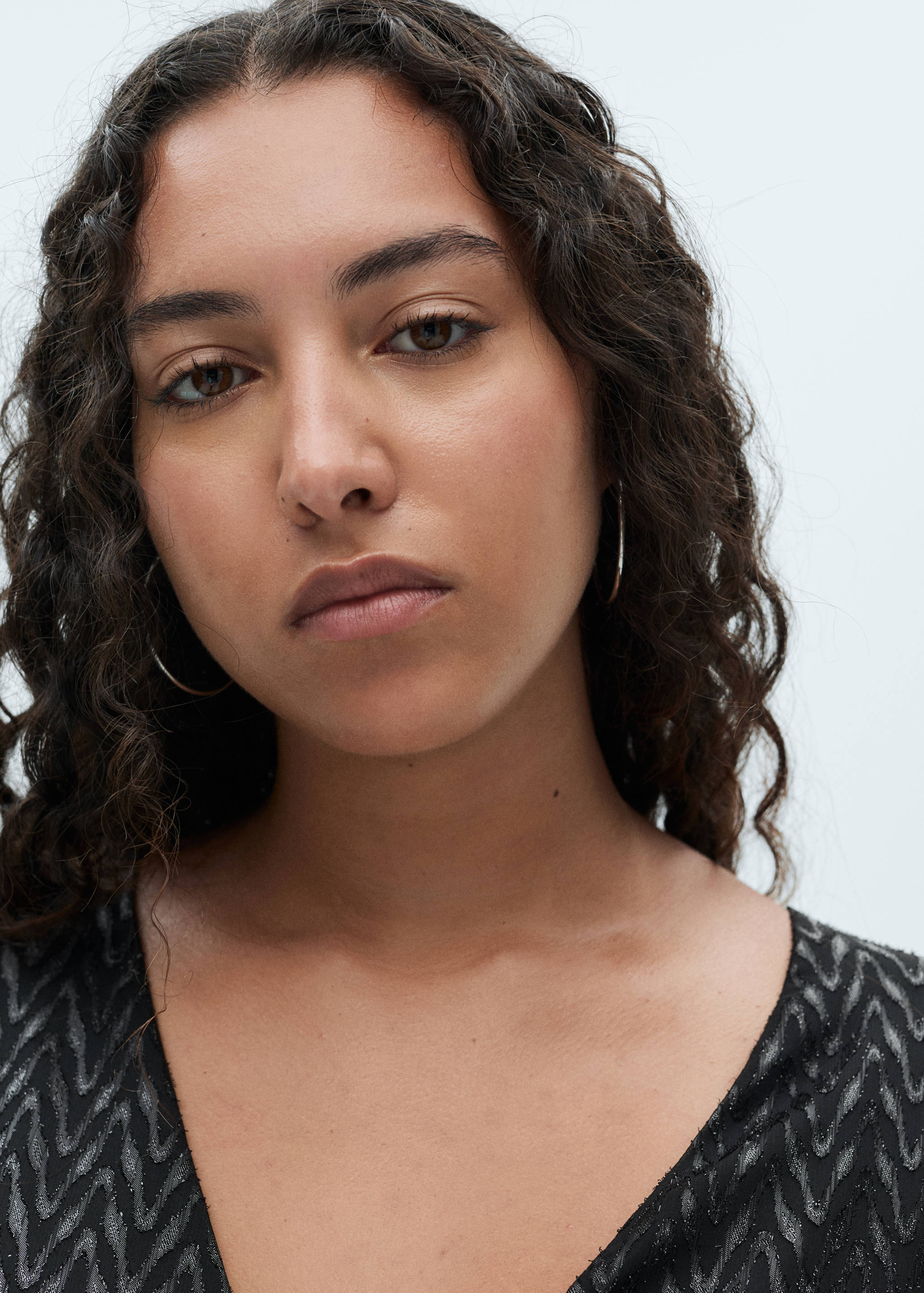 Wrap dress with side slits - Details of the article 4