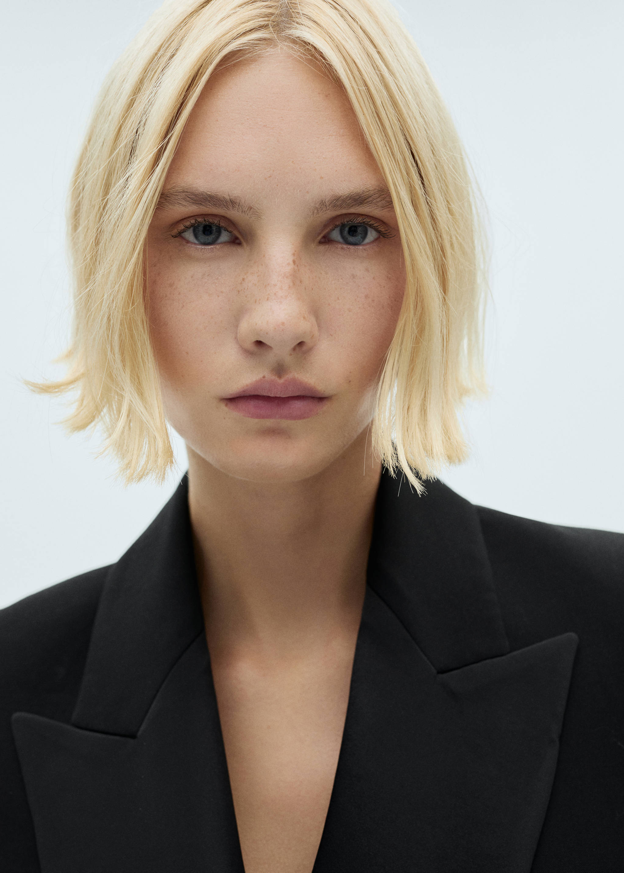 Suit blazer with satin lapels - Details of the article 1