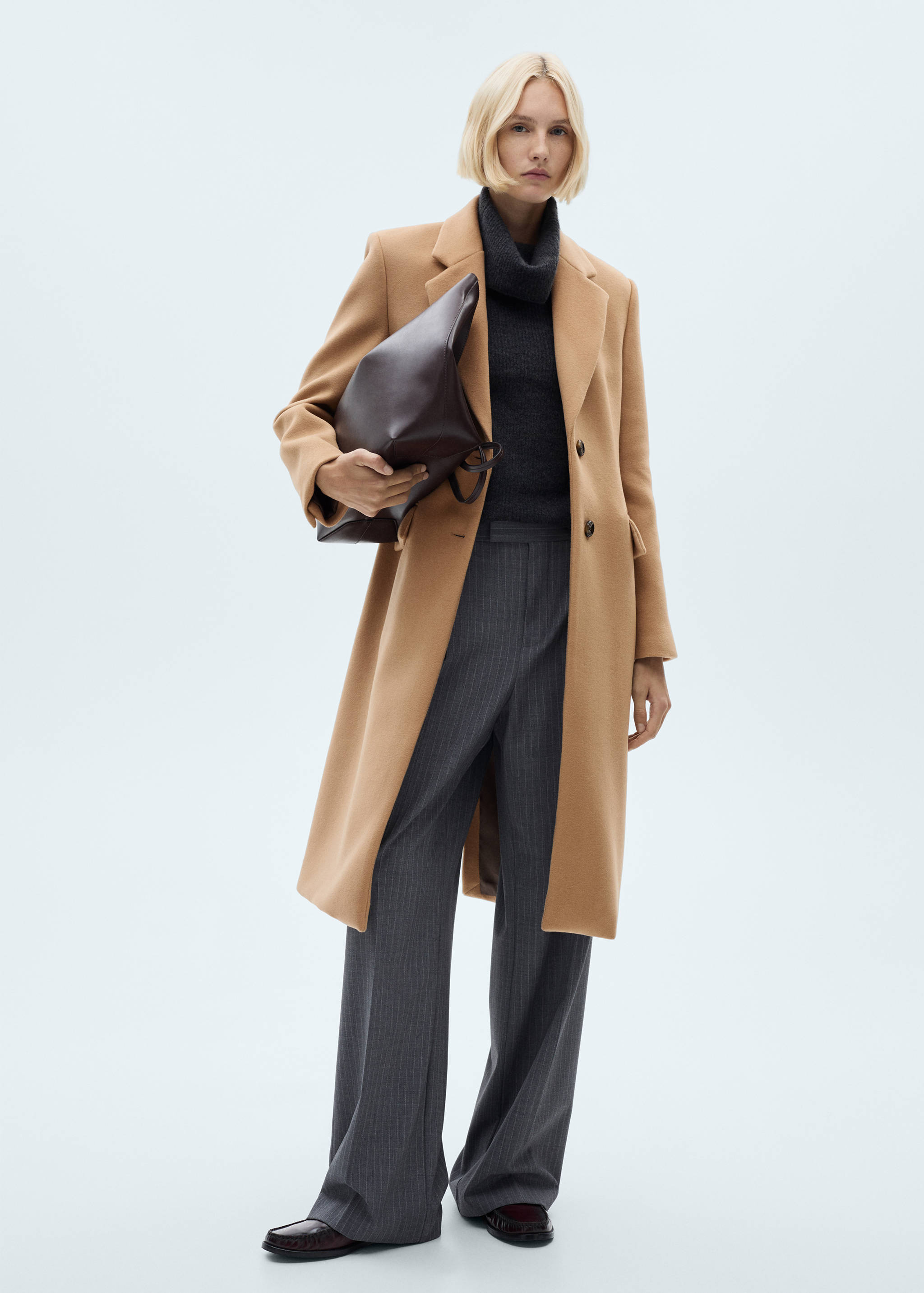 Abrigo midi lana virgen - Plano general