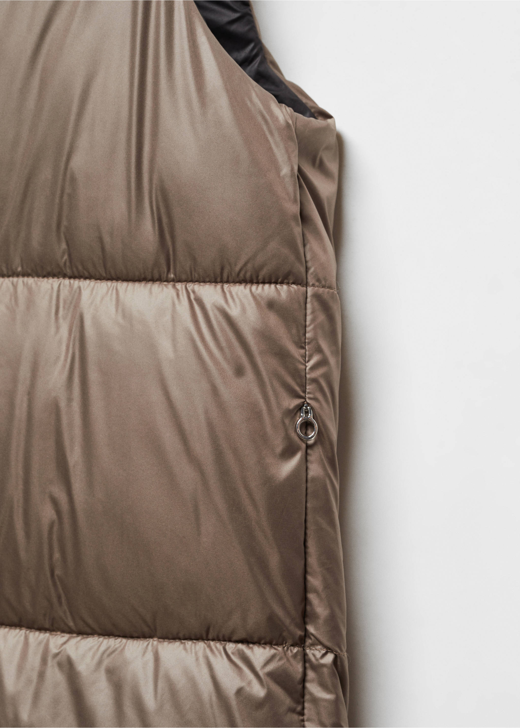 Long puffer vest - Details of the article 8, Medium Brown. Ref: 77178265-00.